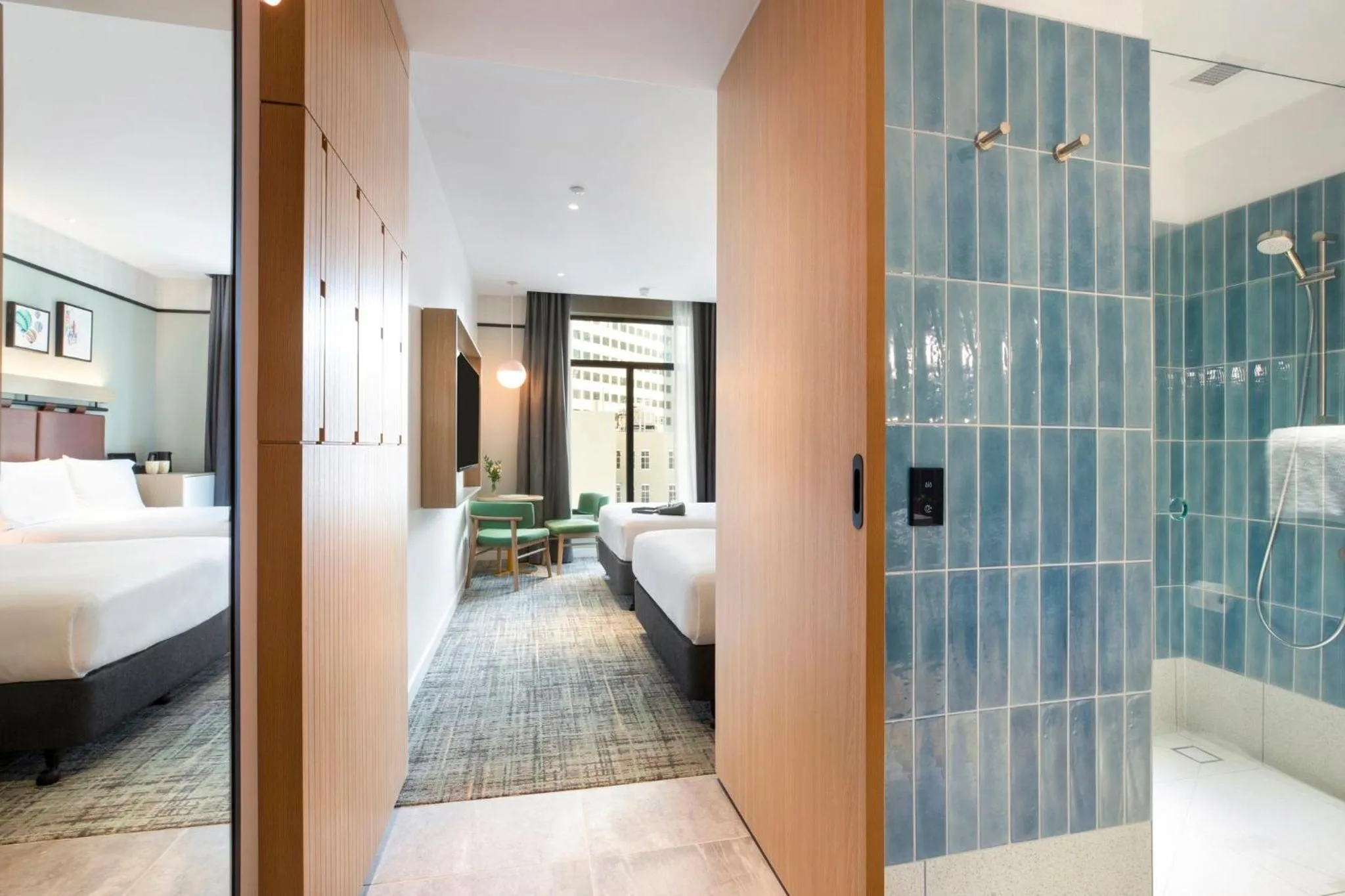 Bathroom, Bed in Holiday Inn Melbourne Bourke Street Mall by IHG