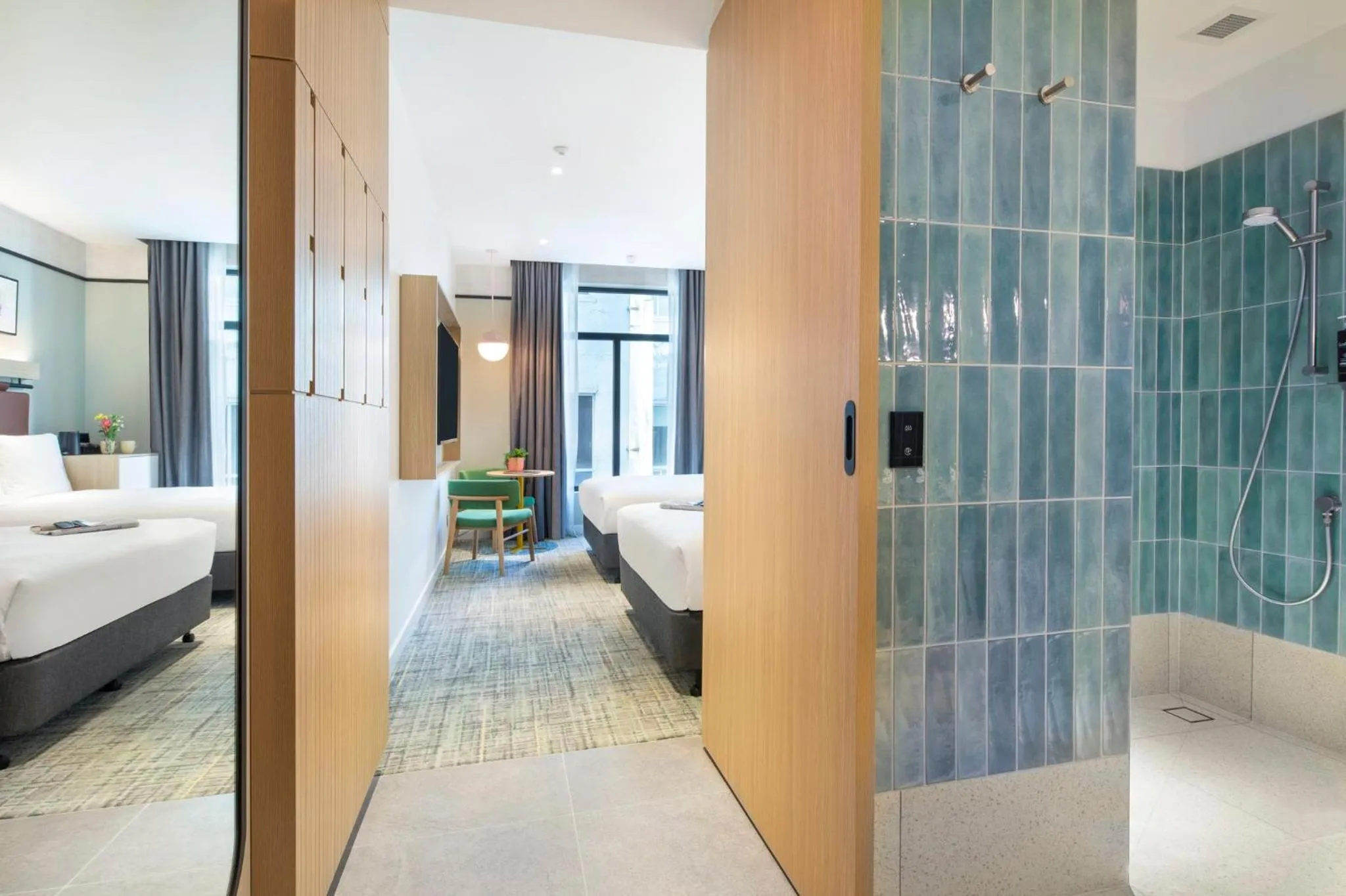 Bathroom, Bed in Holiday Inn Melbourne Bourke Street Mall by IHG