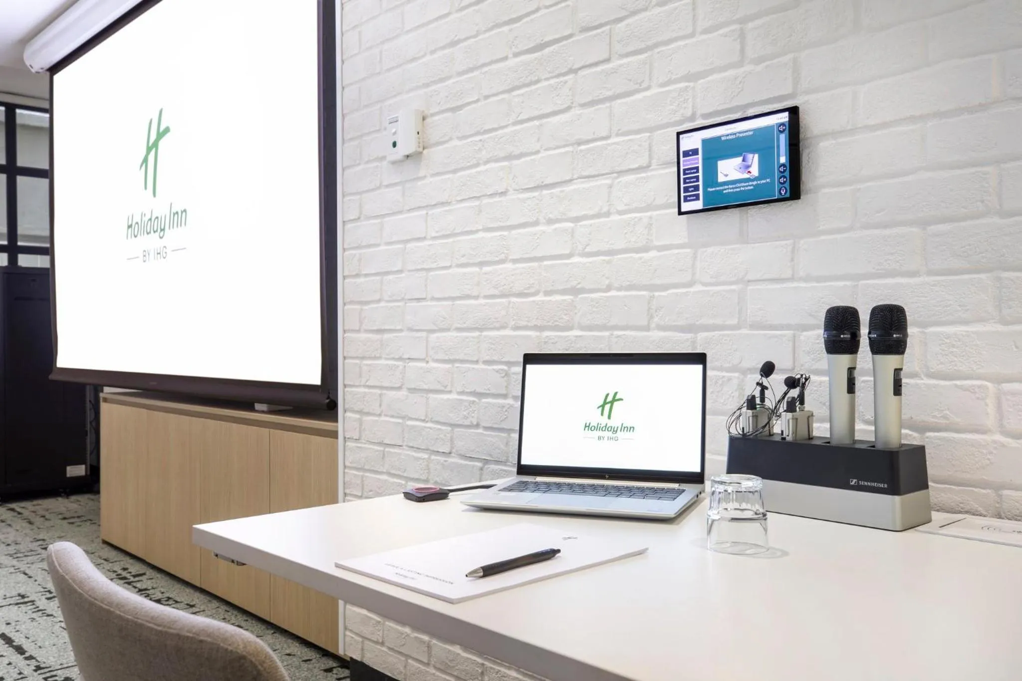 Meeting/conference room in Holiday Inn Melbourne Bourke Street Mall by IHG