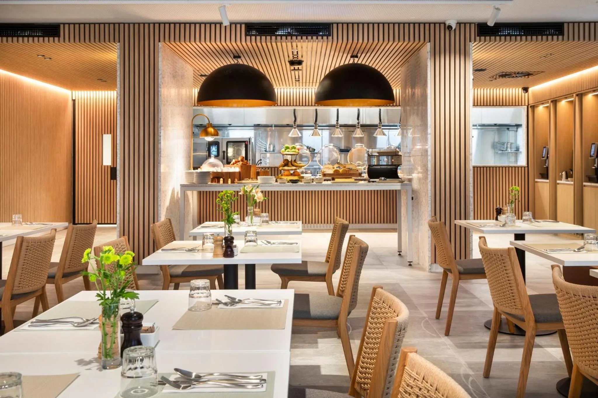 Breakfast in Holiday Inn Melbourne Bourke Street Mall by IHG