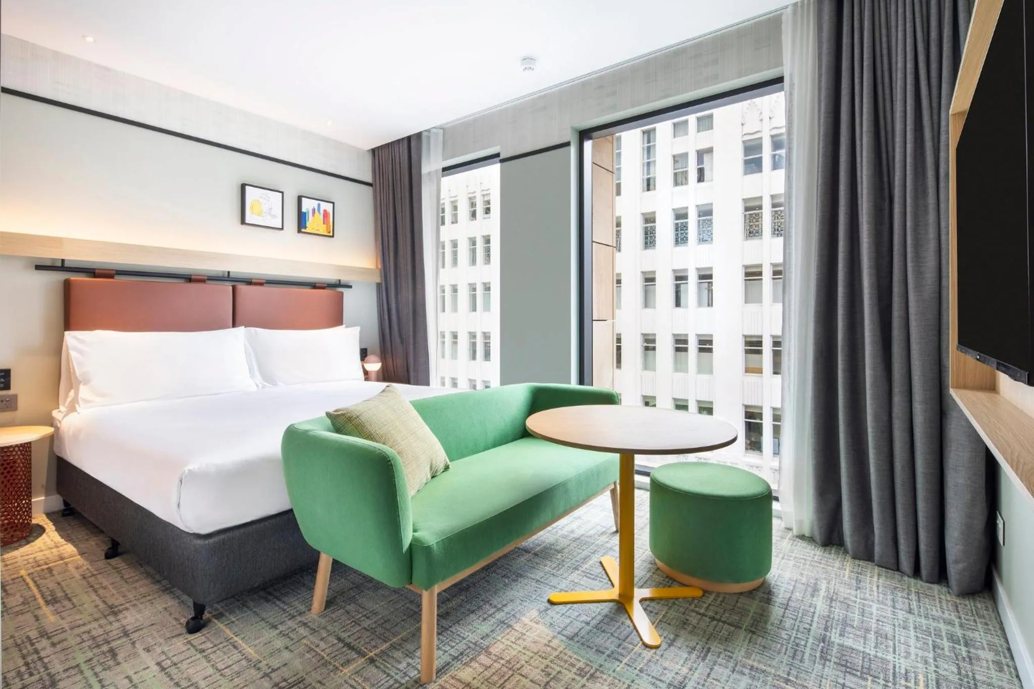 Photo of the whole room, Bed in Holiday Inn Melbourne Bourke Street Mall by IHG