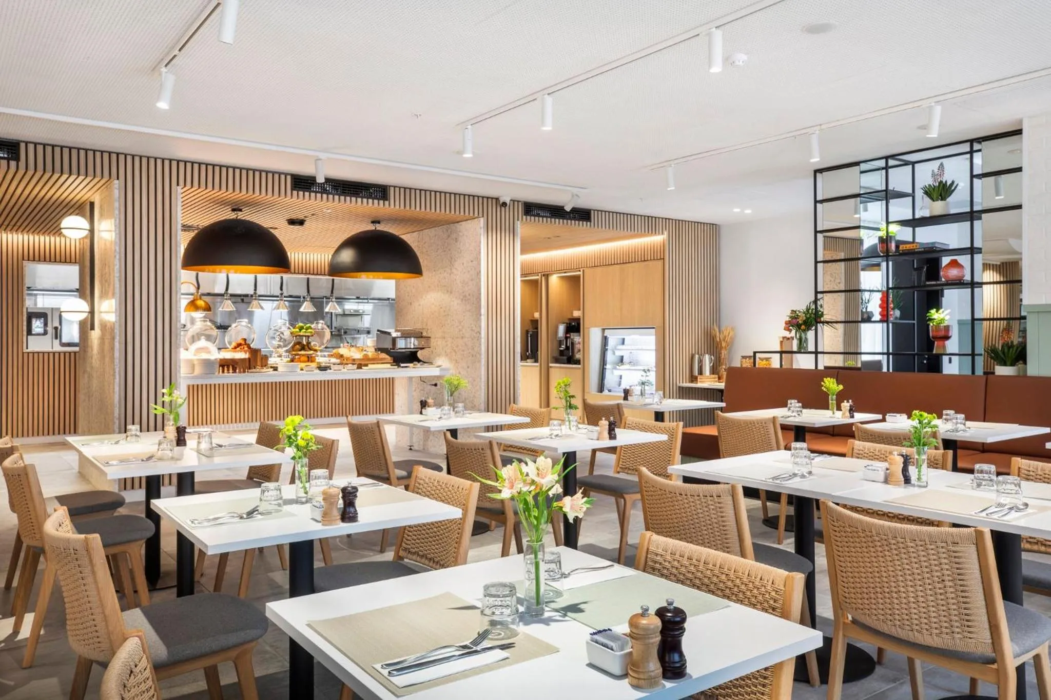 Breakfast in Holiday Inn Melbourne Bourke Street Mall by IHG