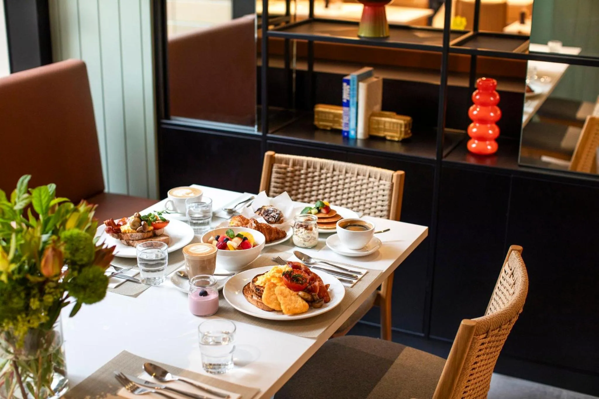 Restaurant/places to eat in Holiday Inn Melbourne Bourke Street Mall by IHG