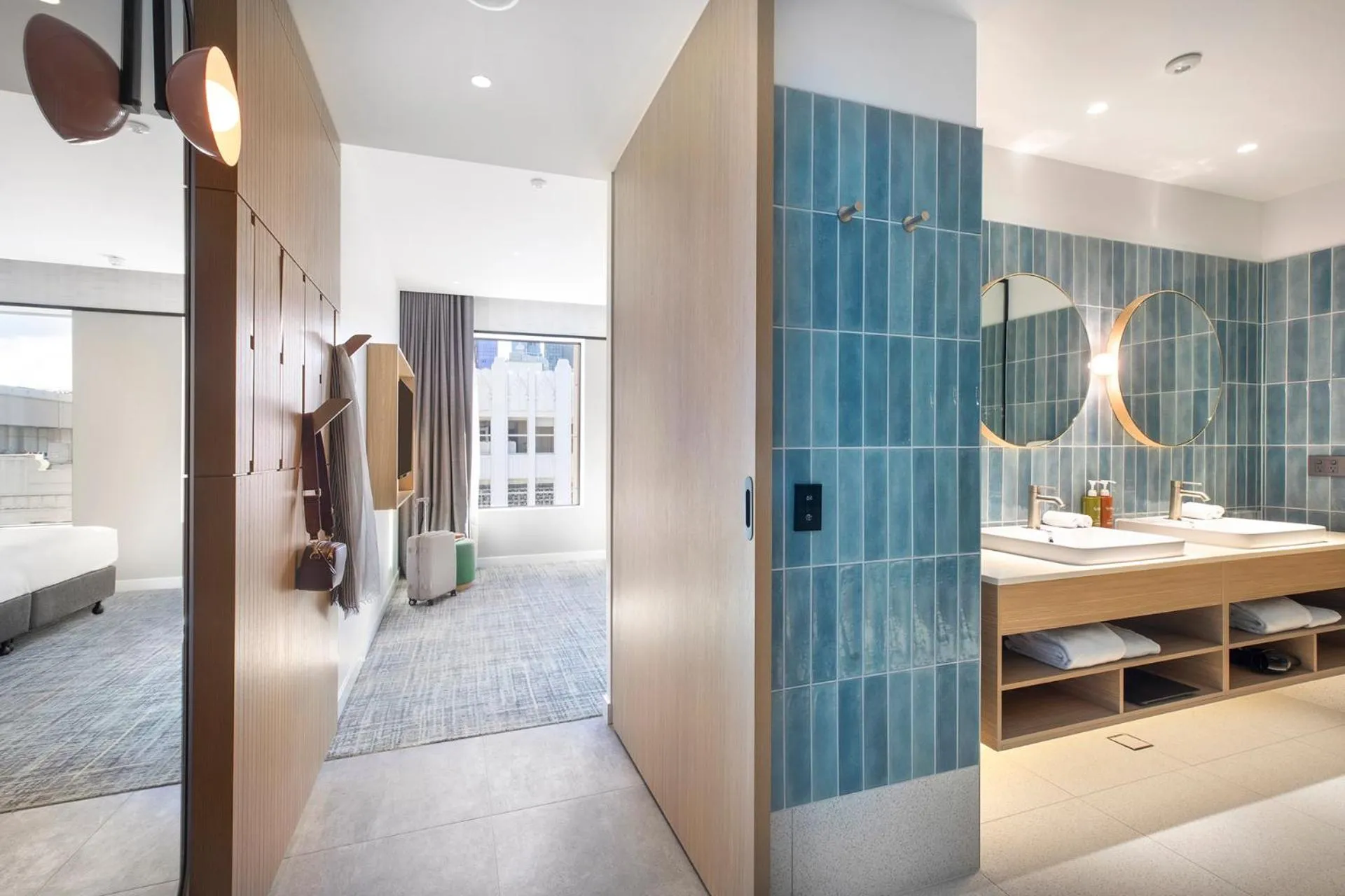 Bathroom, Bed in Holiday Inn Melbourne Bourke Street Mall by IHG