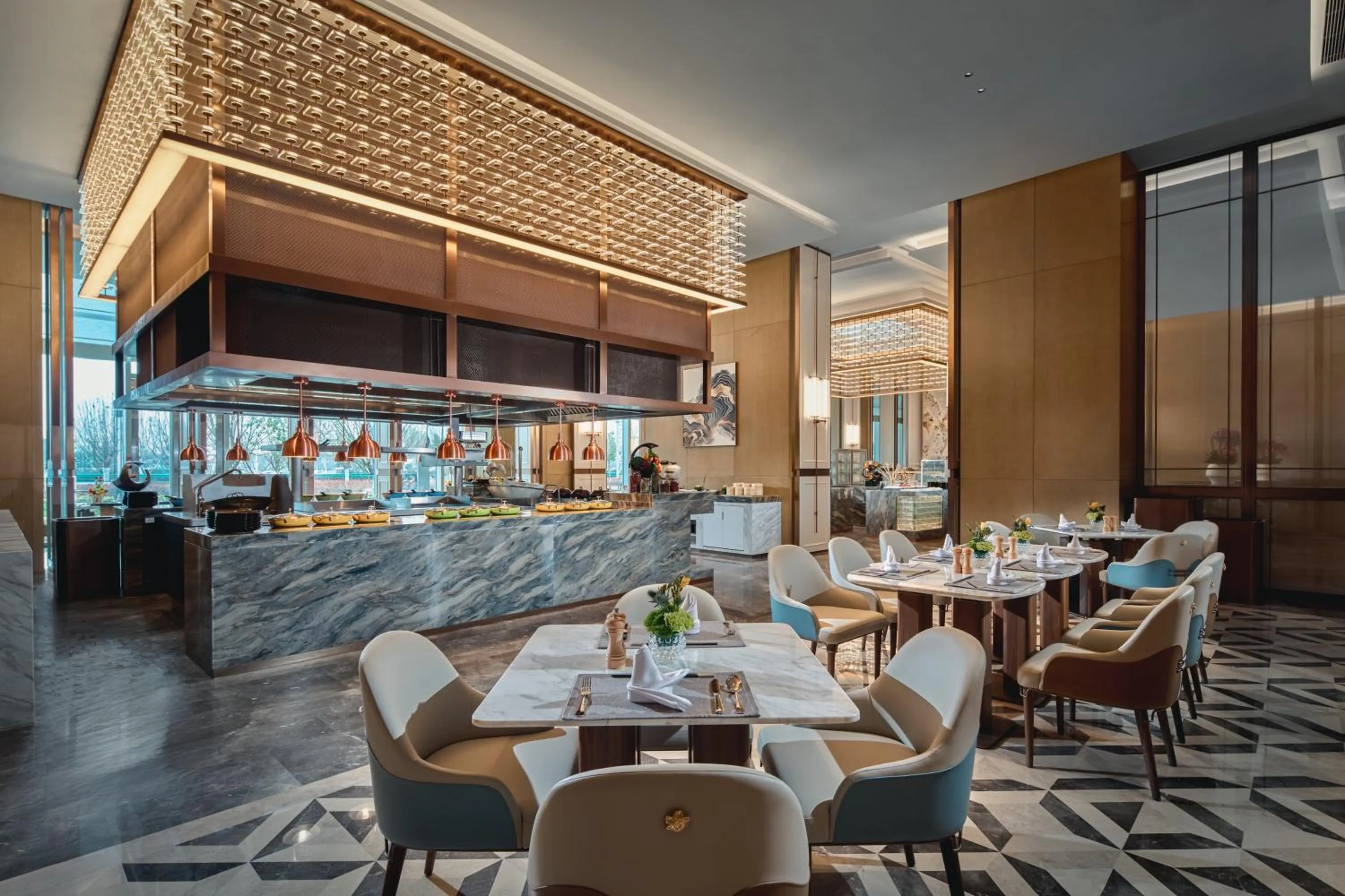 Restaurant/places to eat in Crowne Plaza Wuhan Tianhe Airport by IHG