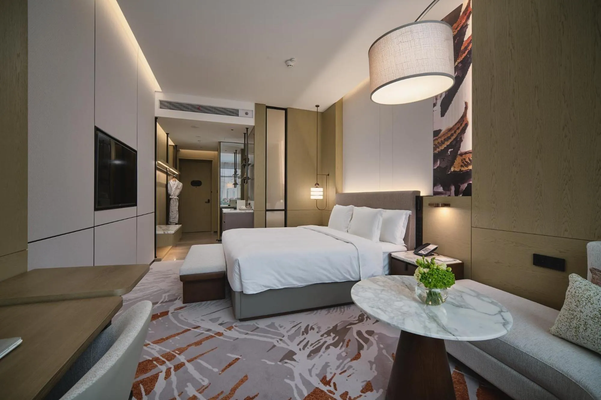 Bed in Crowne Plaza Wuhan Tianhe Airport by IHG