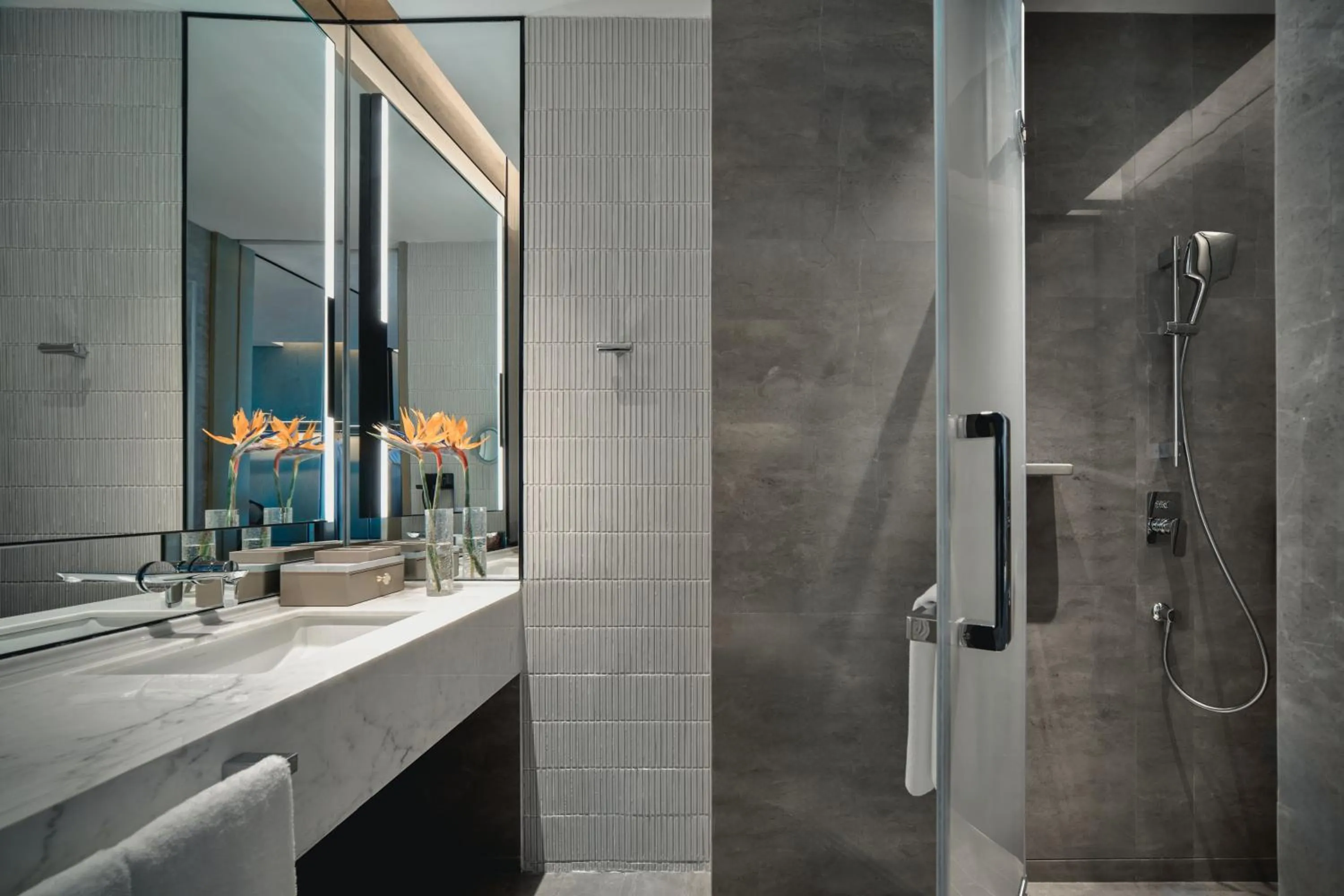 Photo of the whole room in Crowne Plaza Wuhan Tianhe Airport by IHG