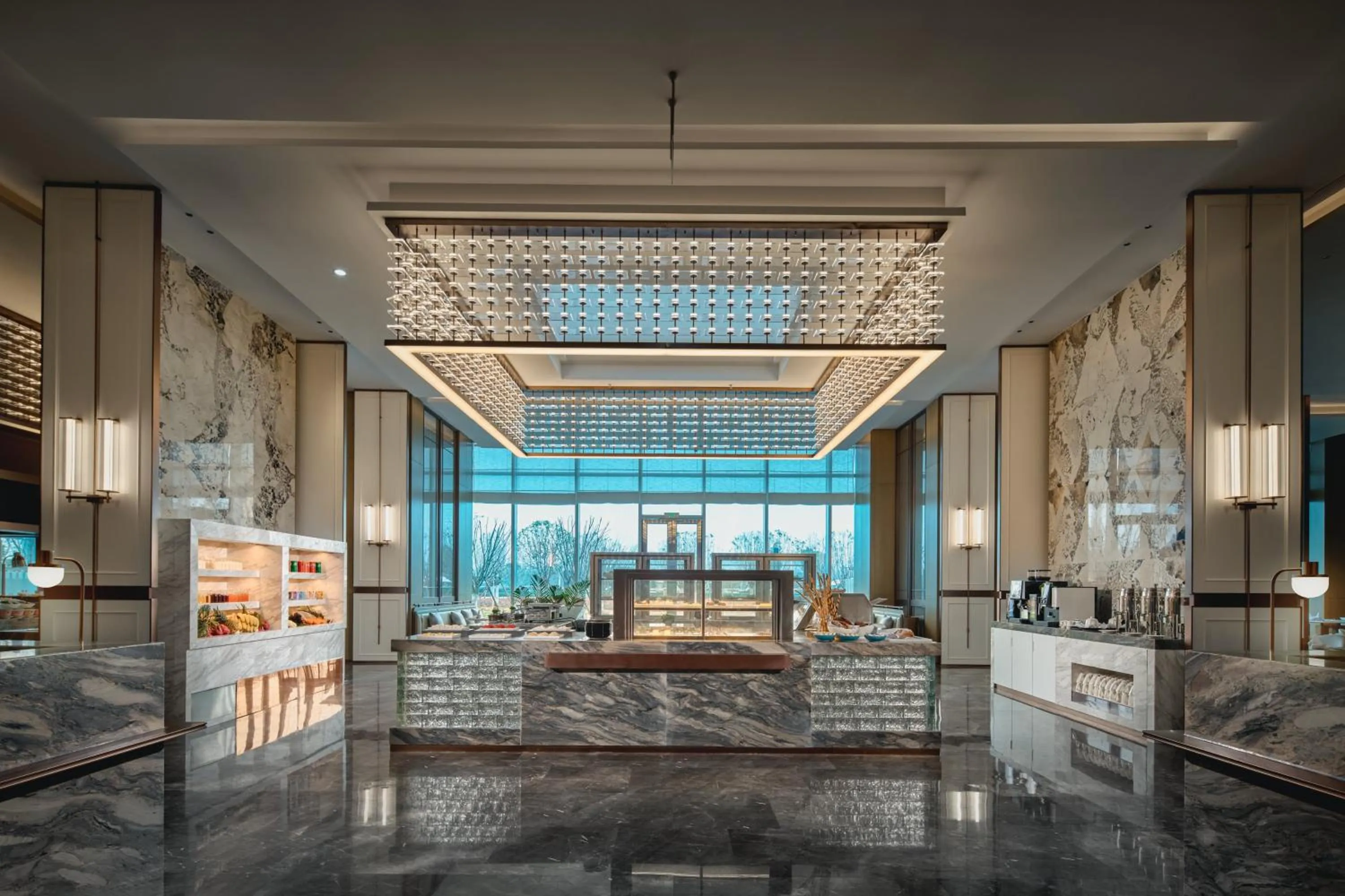 Restaurant/places to eat in Crowne Plaza Wuhan Tianhe Airport by IHG