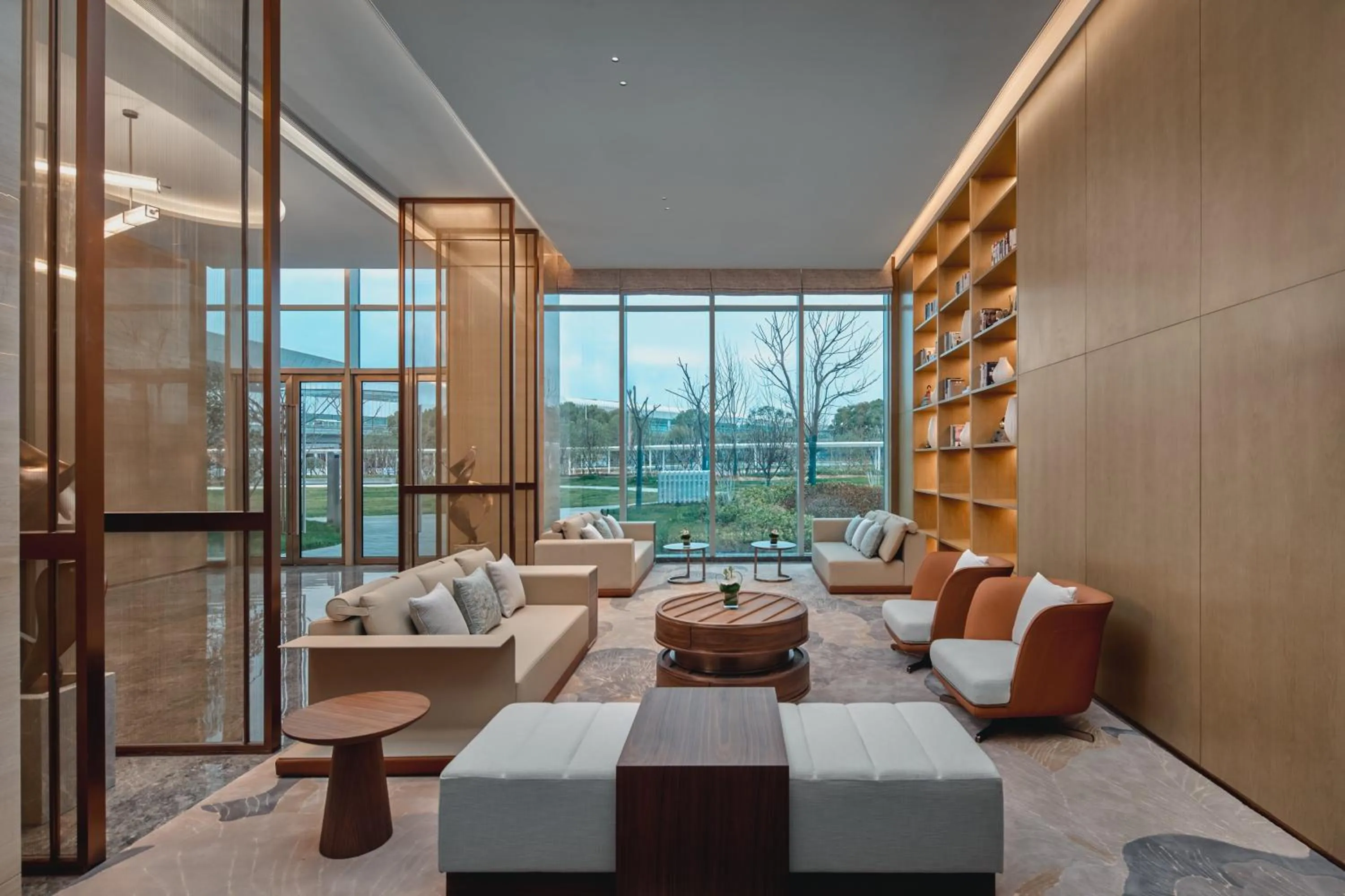 Restaurant/places to eat in Crowne Plaza Wuhan Tianhe Airport by IHG