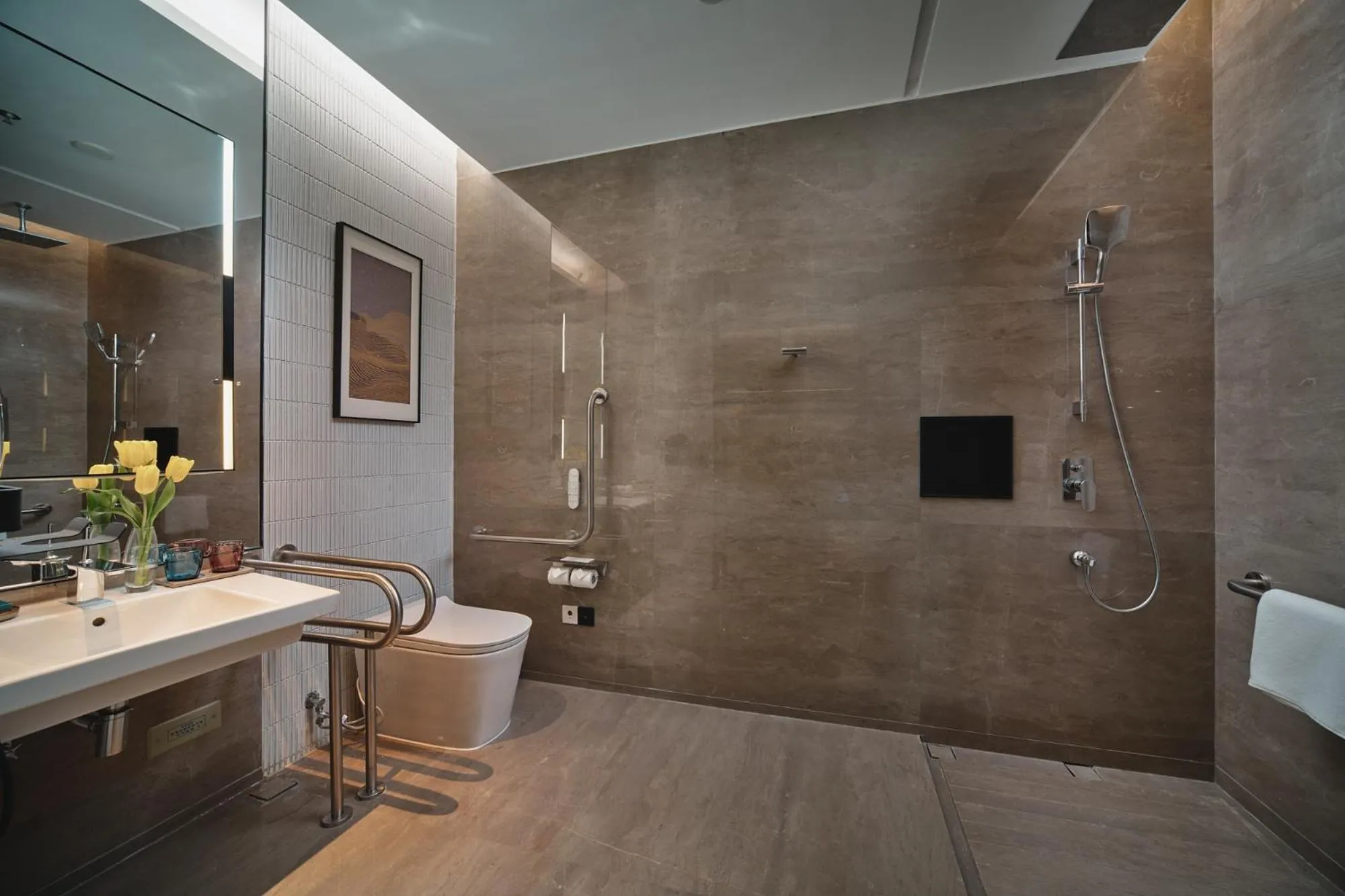 Shower in Crowne Plaza Wuhan Tianhe Airport by IHG