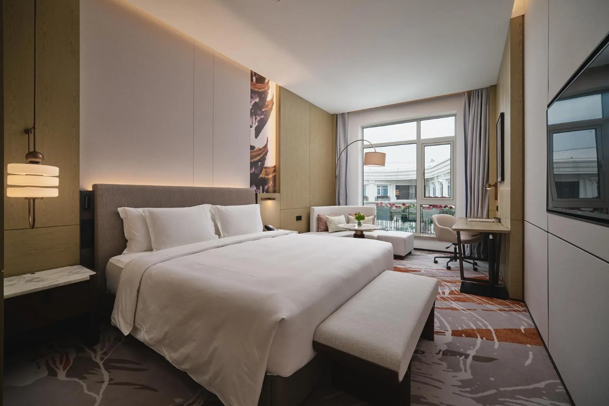 Bed in Crowne Plaza Wuhan Tianhe Airport by IHG
