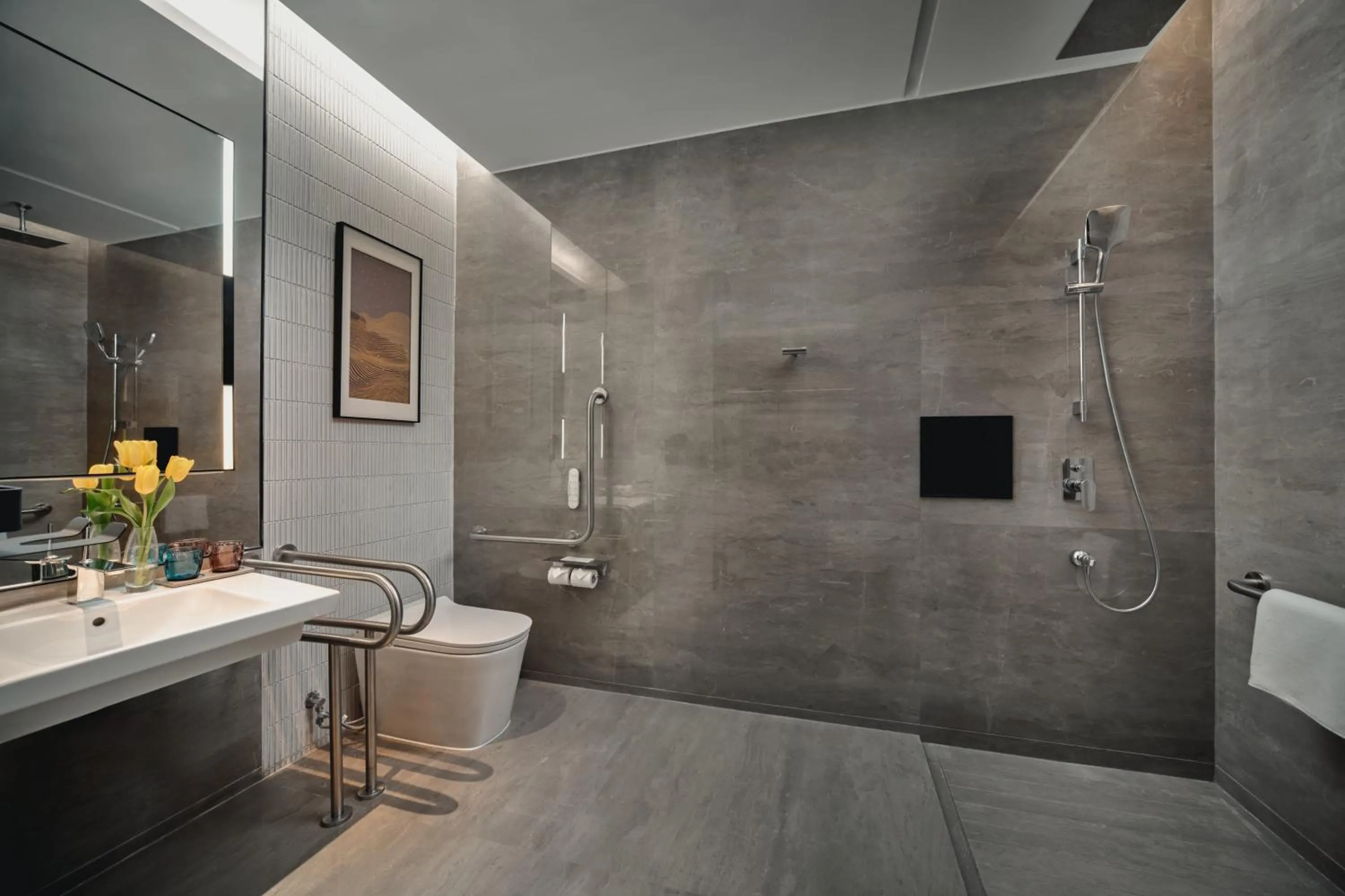 Photo of the whole room in Crowne Plaza Wuhan Tianhe Airport by IHG