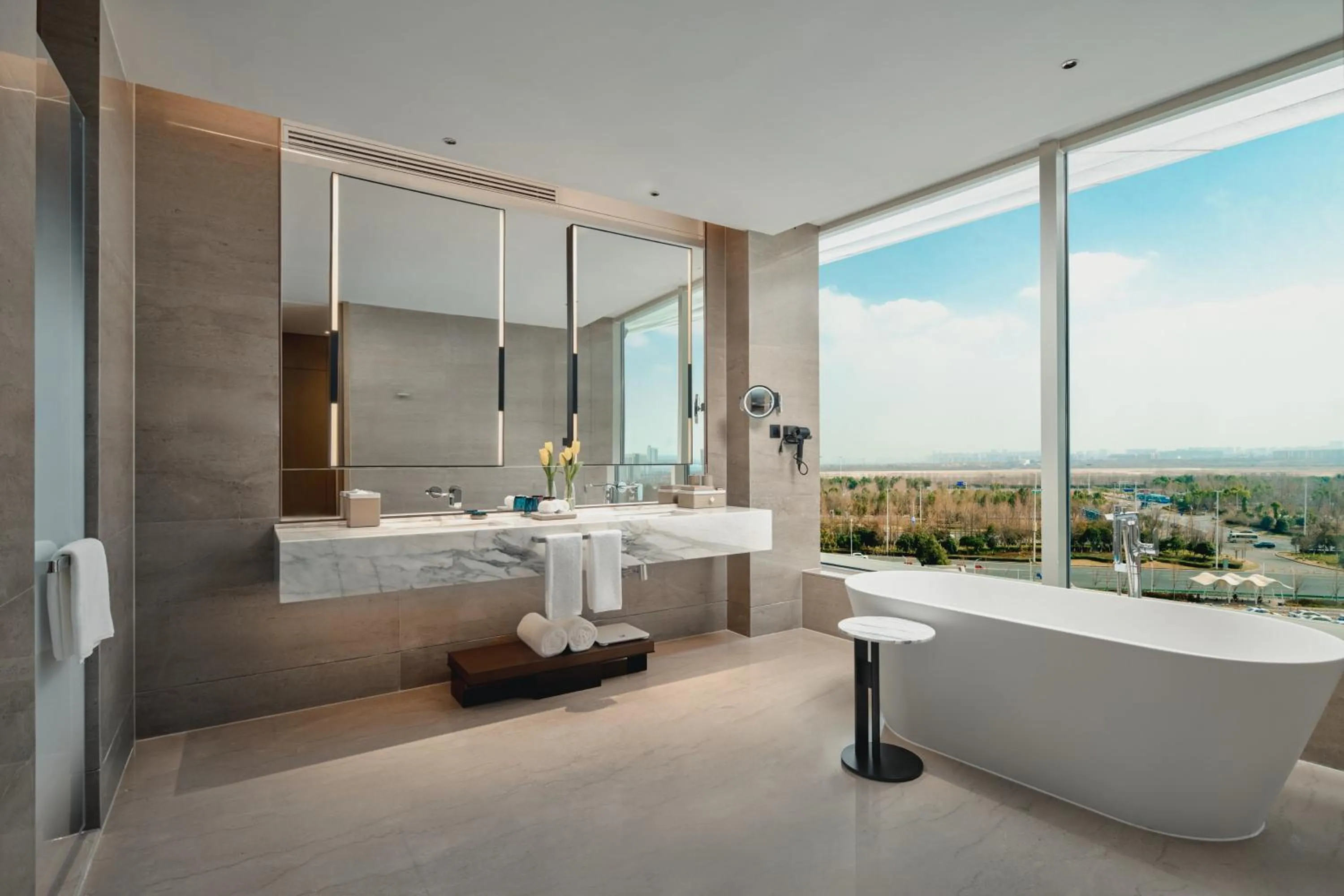 Photo of the whole room in Crowne Plaza Wuhan Tianhe Airport by IHG