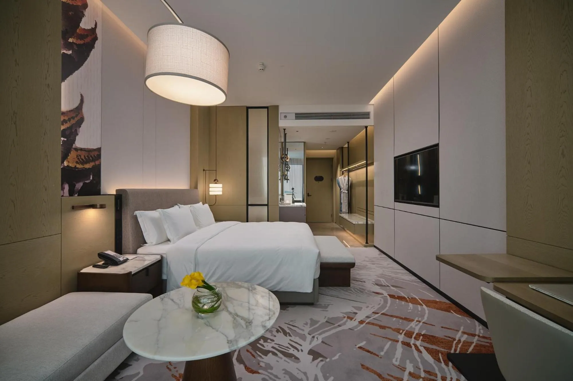 Bed in Crowne Plaza Wuhan Tianhe Airport by IHG