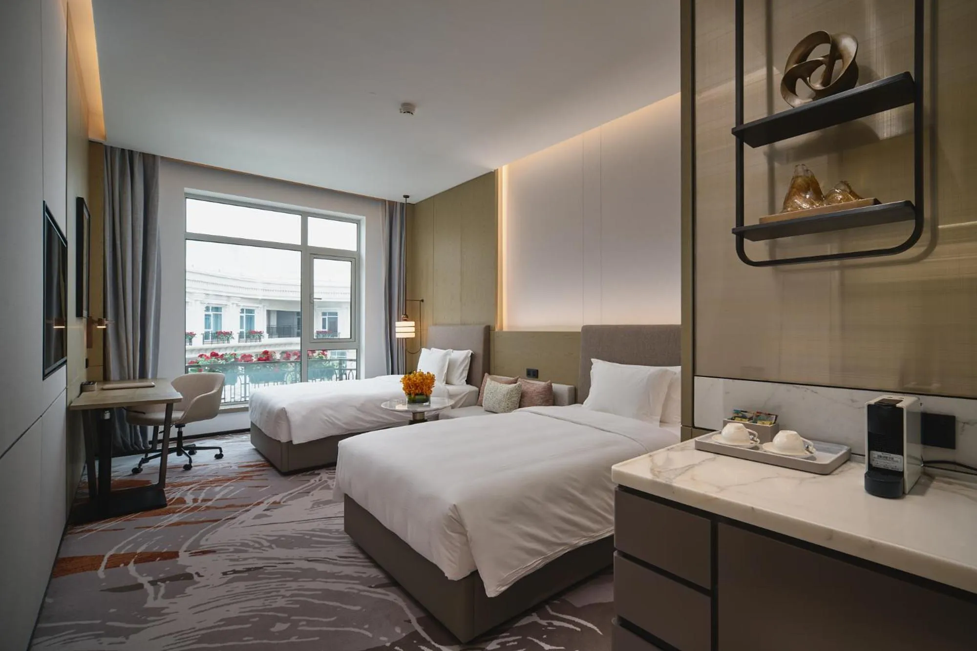 Bed in Crowne Plaza Wuhan Tianhe Airport by IHG