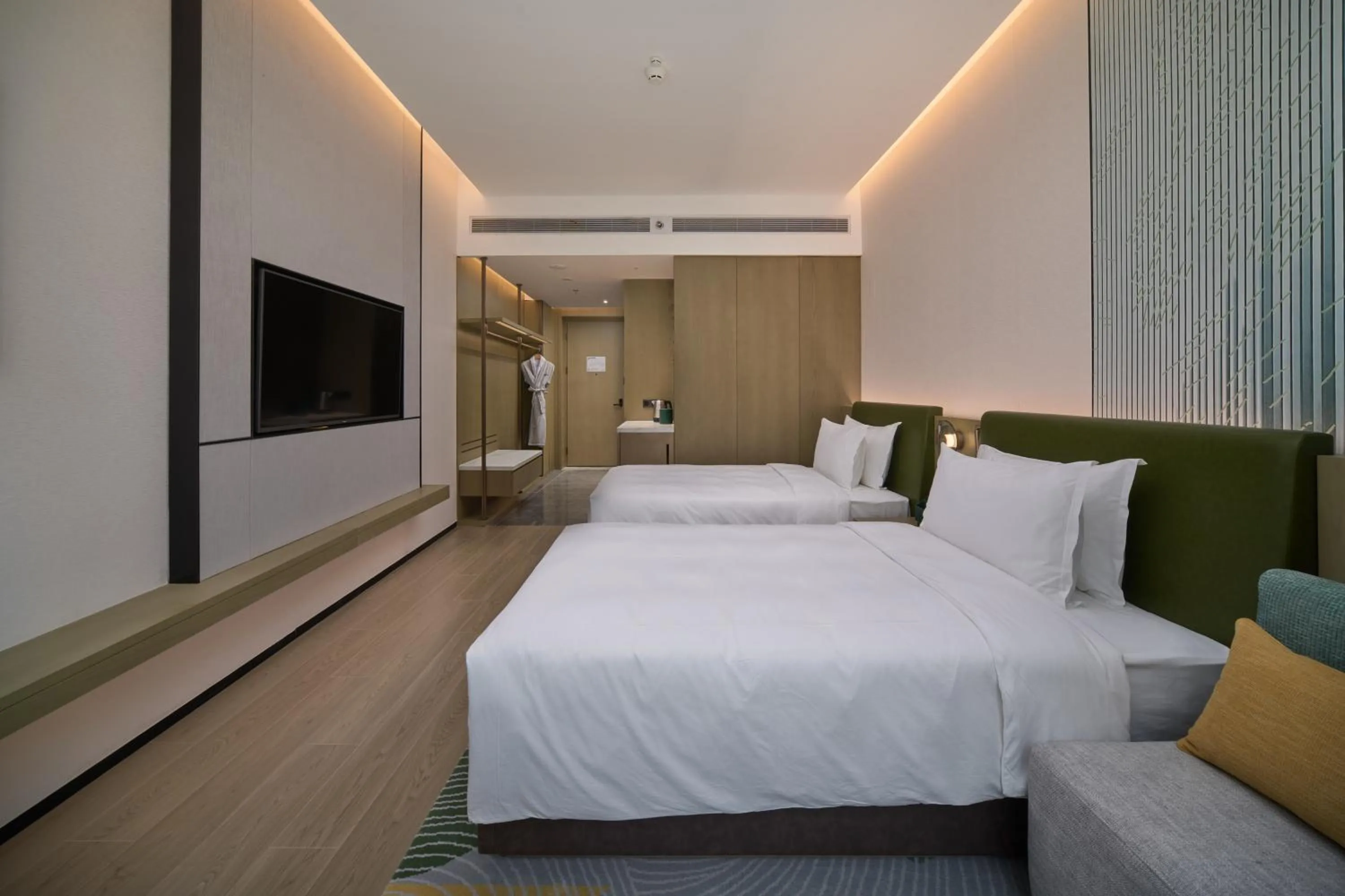 Bed in Holiday Inn Wuhan Tianhe Airport by IHG