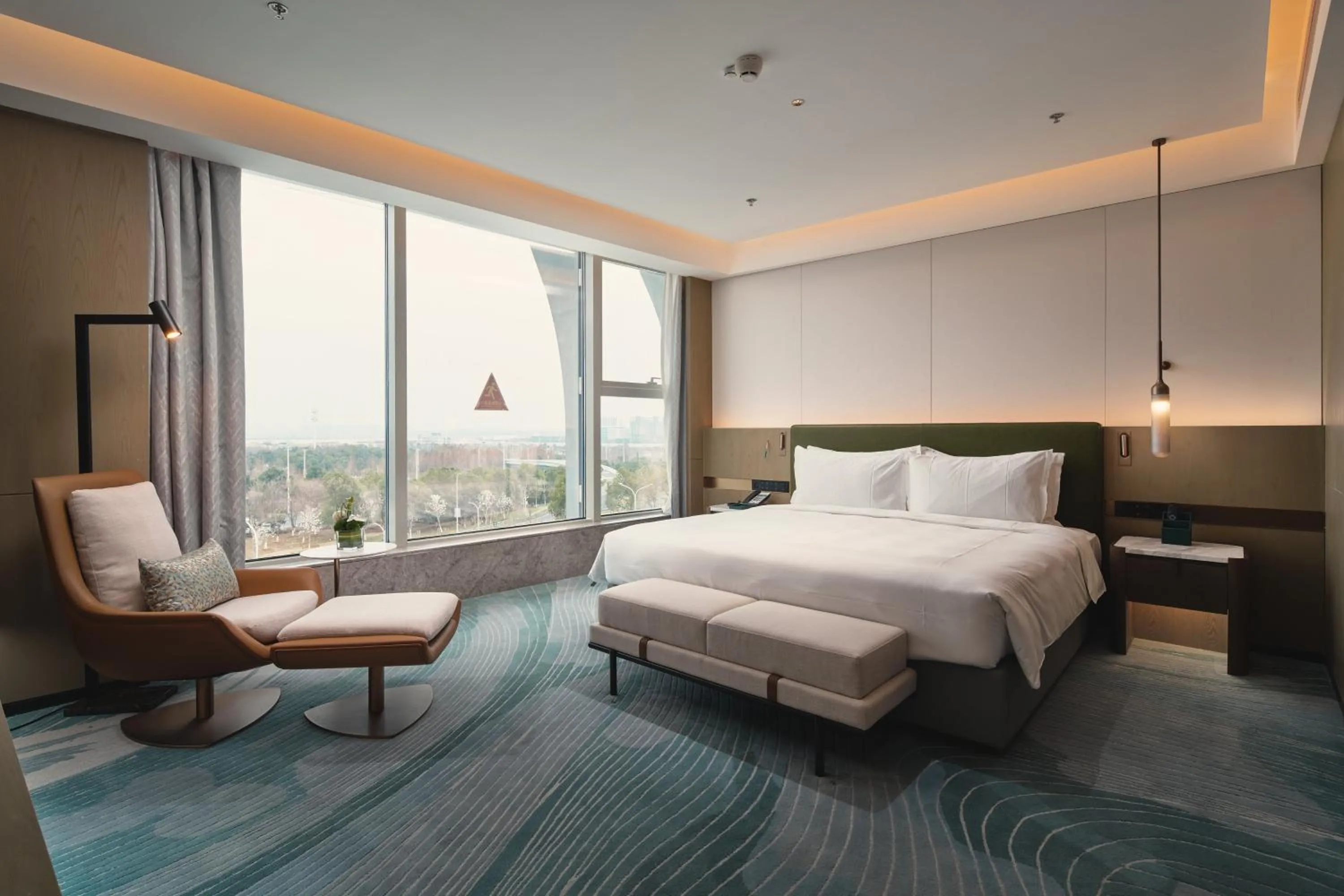 Photo of the whole room, Bed in Holiday Inn Wuhan Tianhe Airport by IHG