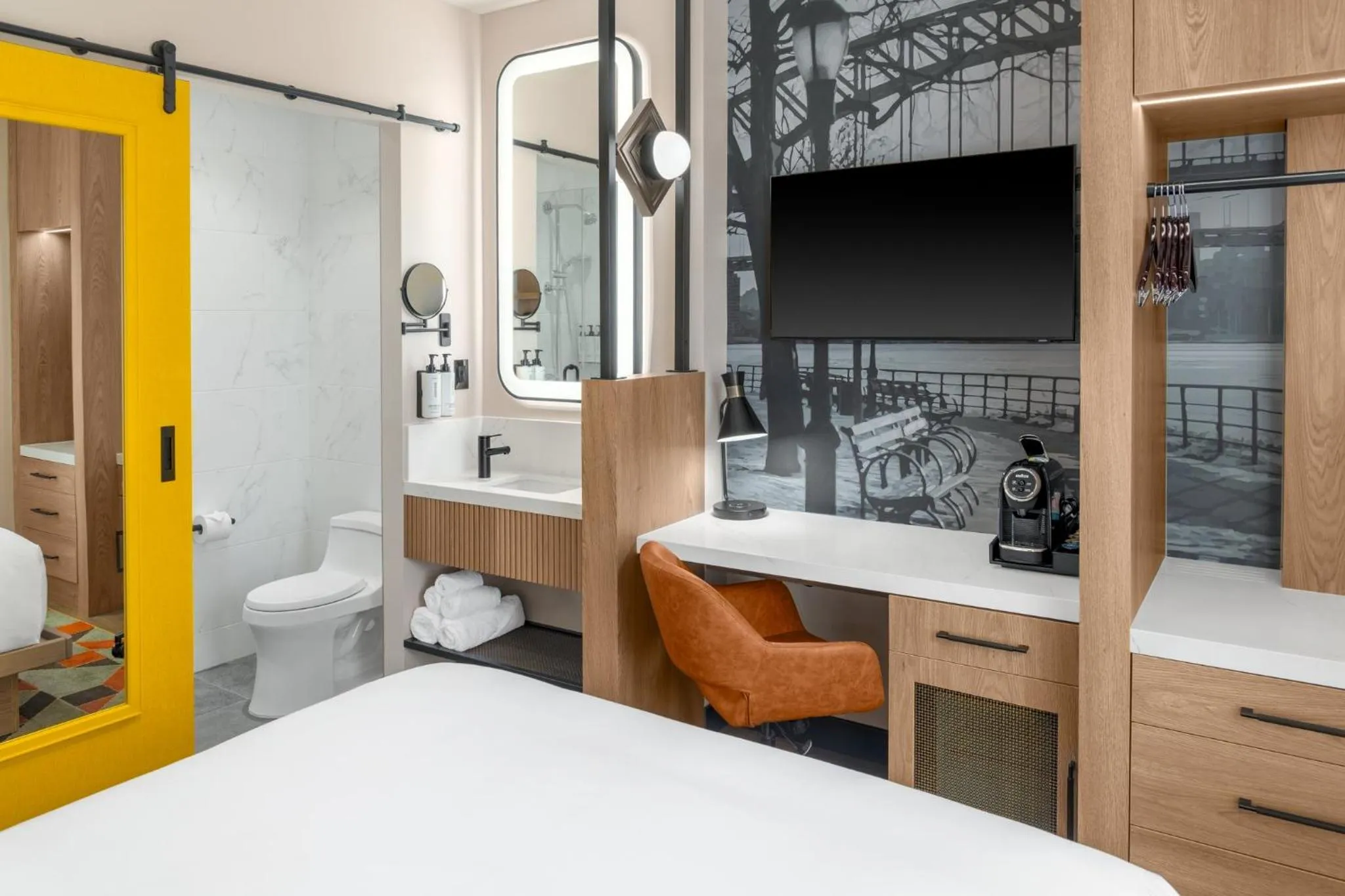 Photo of the whole room, Bed in voco Astoria by IHG