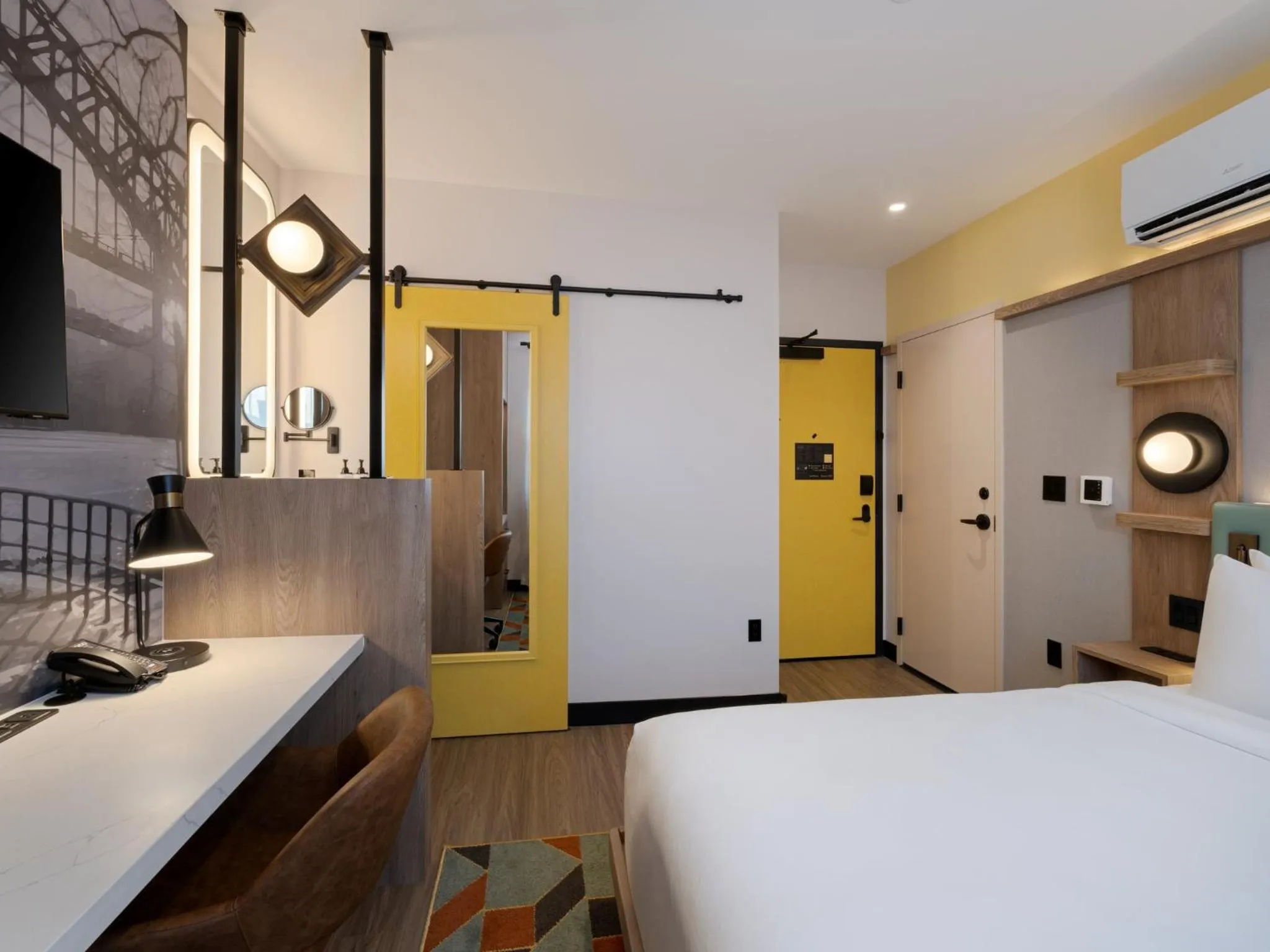 Photo of the whole room, Bed in voco Astoria by IHG