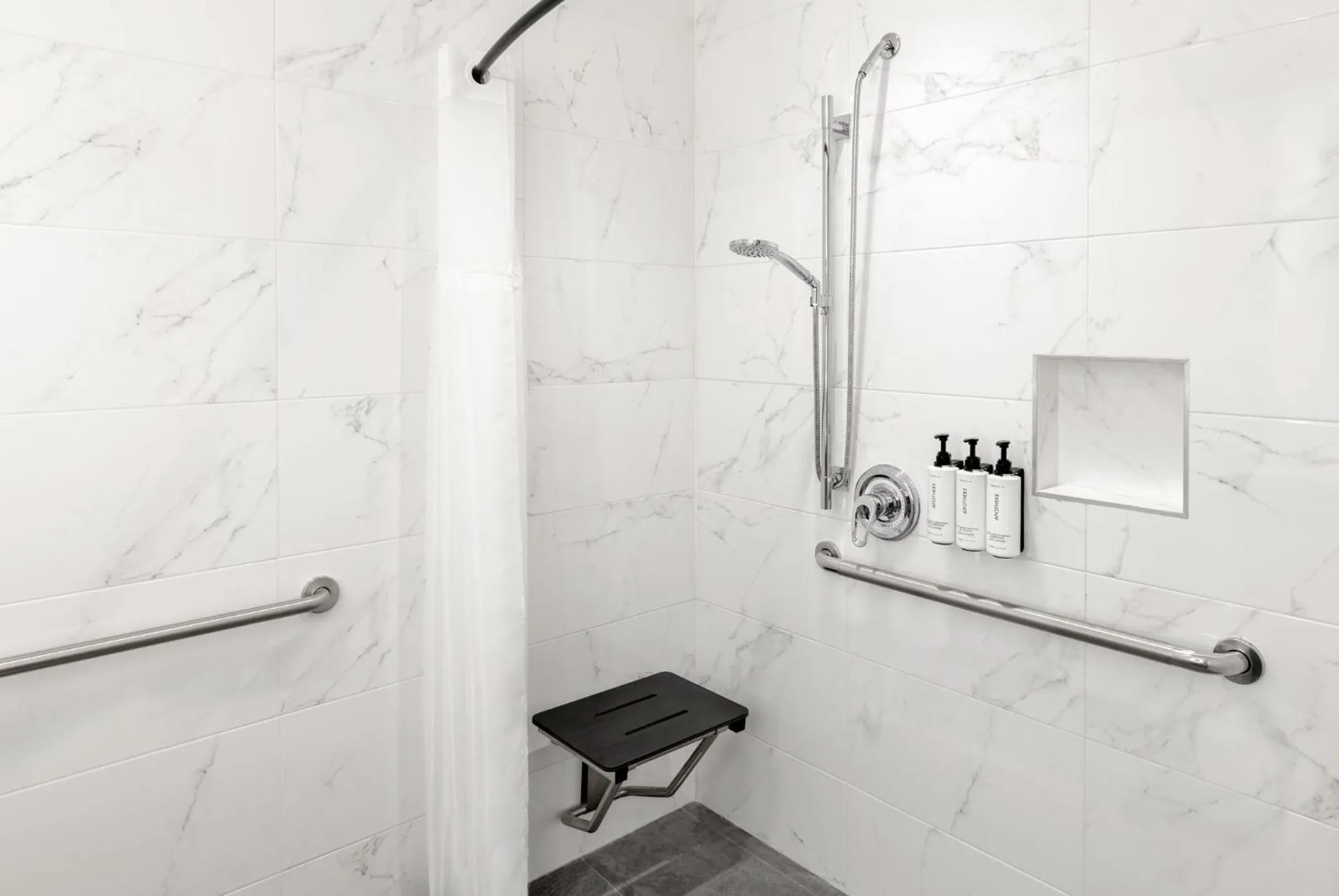 Photo of the whole room in voco Astoria by IHG