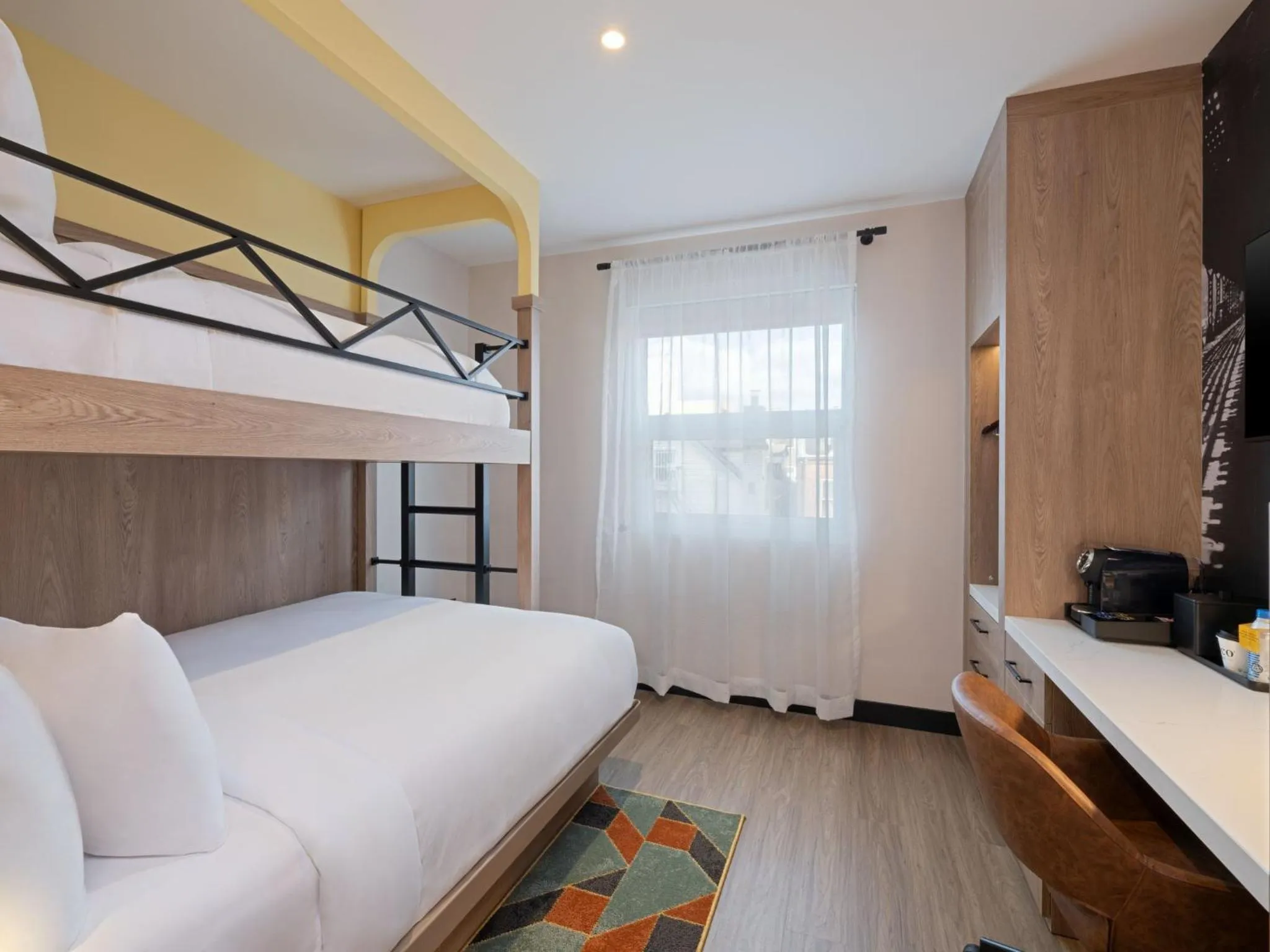 Photo of the whole room, Bed in voco Astoria by IHG