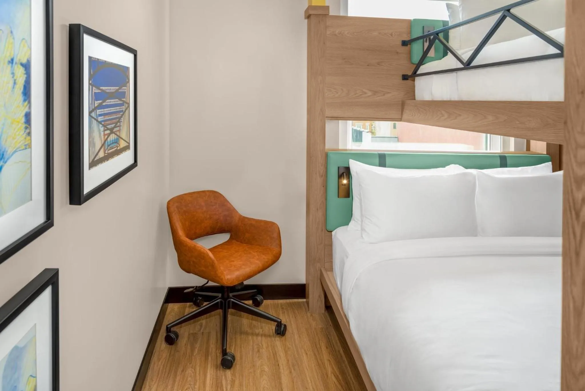 Photo of the whole room, Bed in voco Astoria by IHG