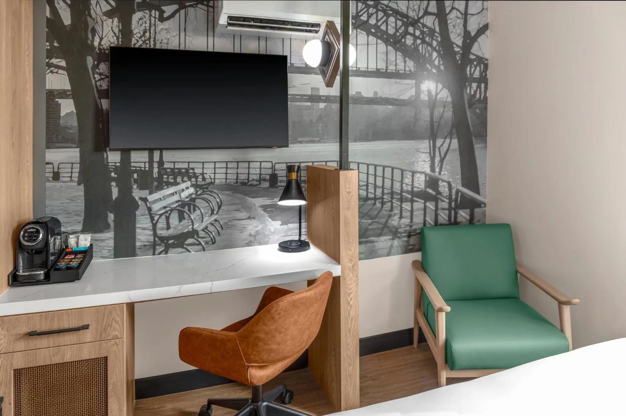 Photo of the whole room in voco Astoria by IHG