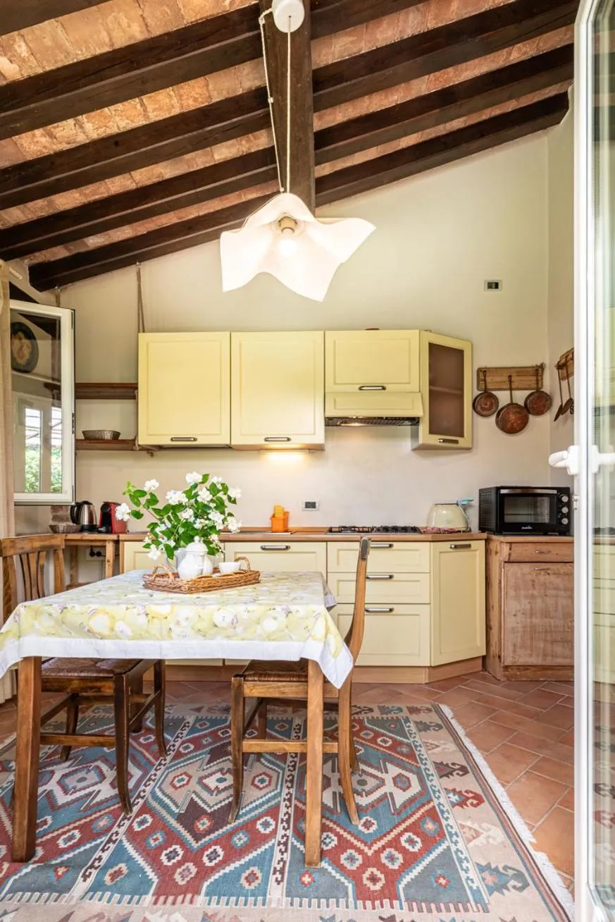 Dining area in La Vittoria 10 – La Soglia della Val d’Orcia