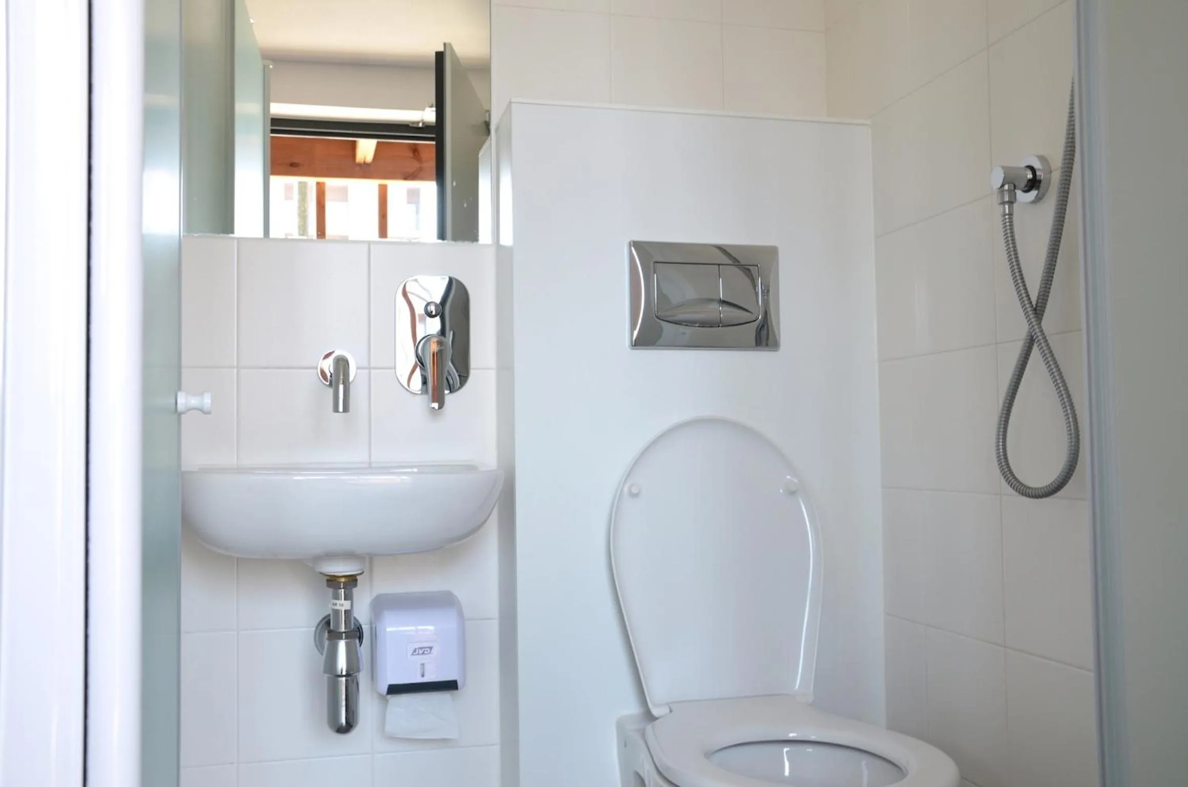 Shower in Eklo Hotels Le Havre