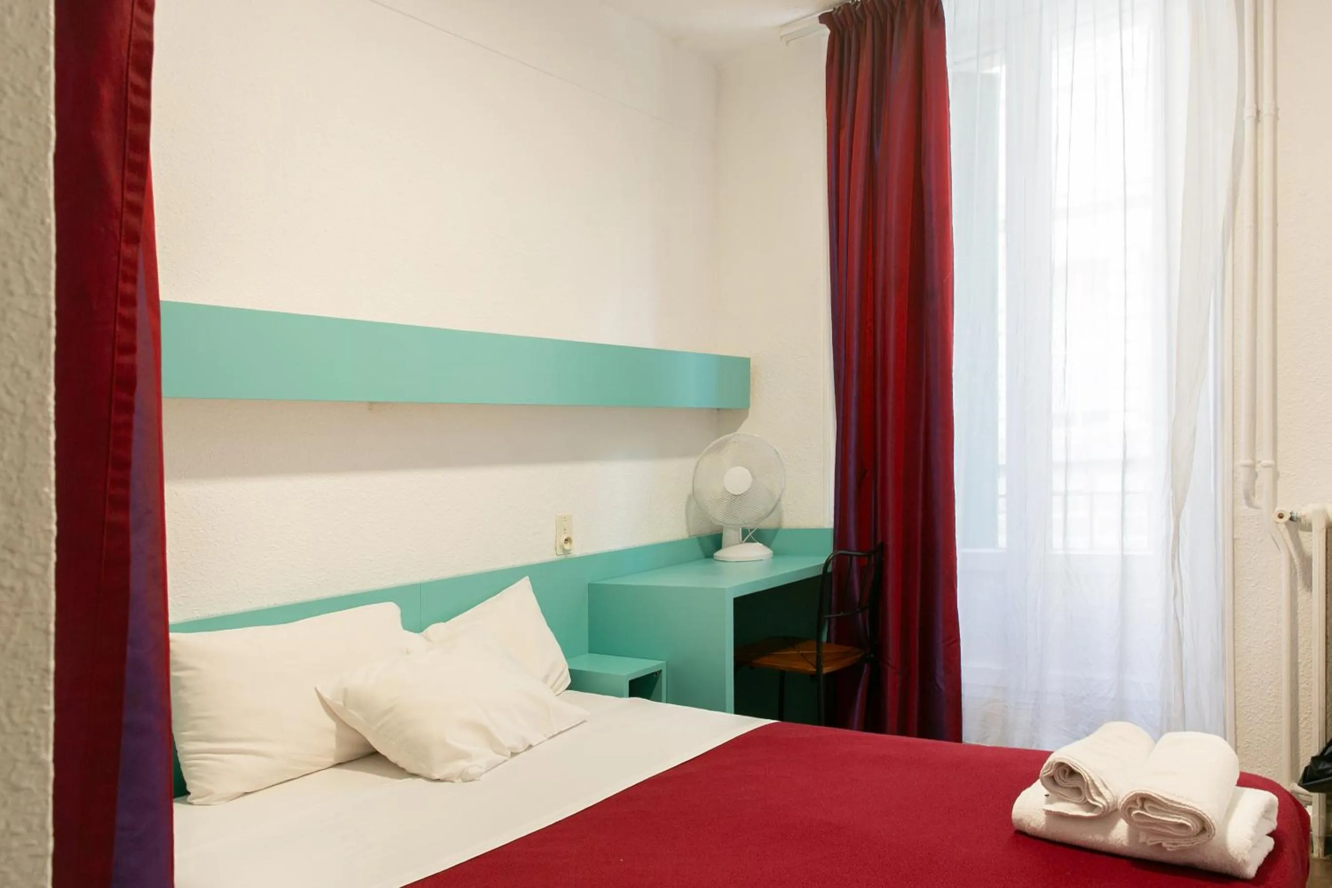 Bed in Hôtel De La Gare Nantes Station Hotel Nantes