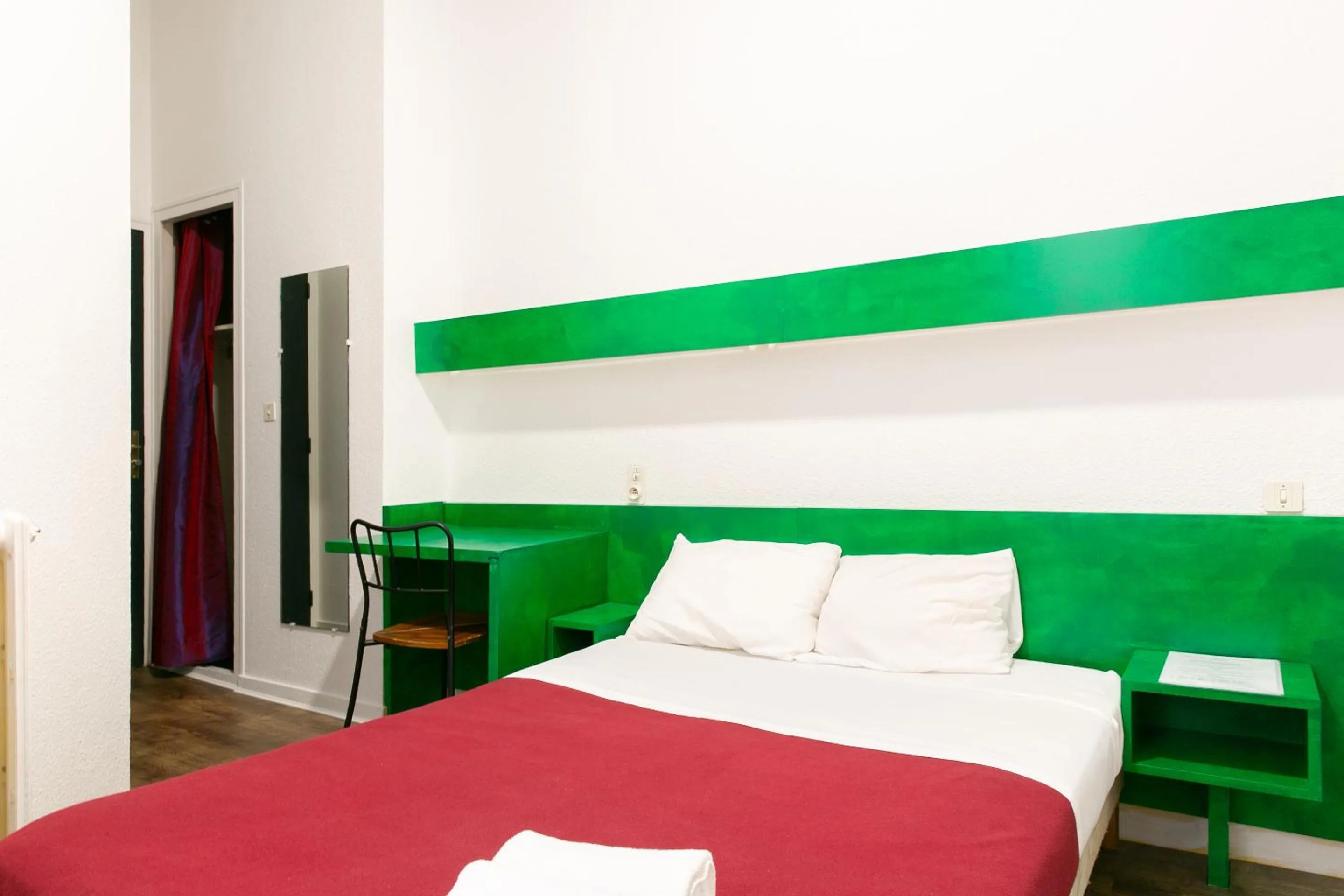 Bed in Hôtel De La Gare Nantes Station Hotel Nantes