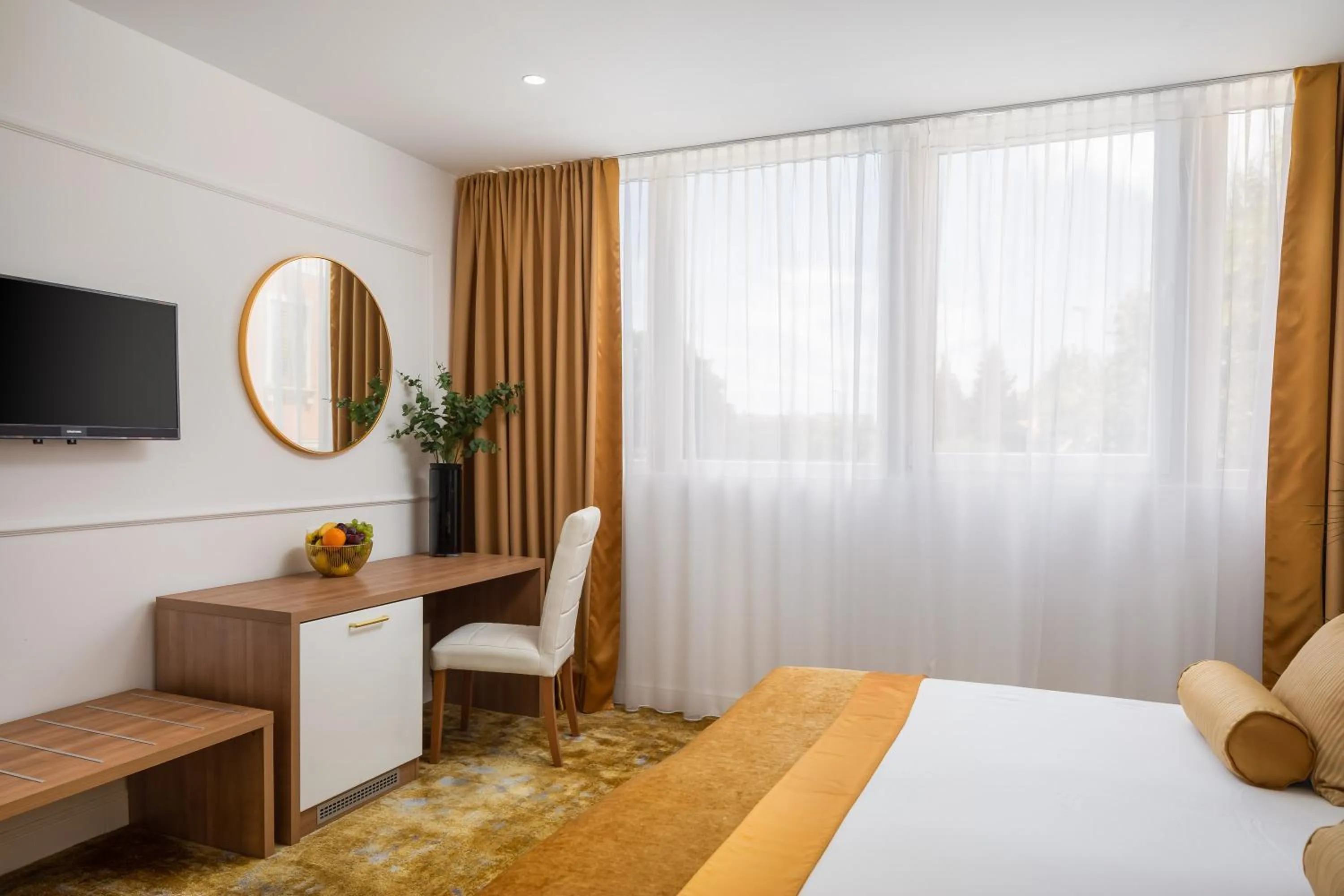 TV and multimedia, Bed in Hotel Corner