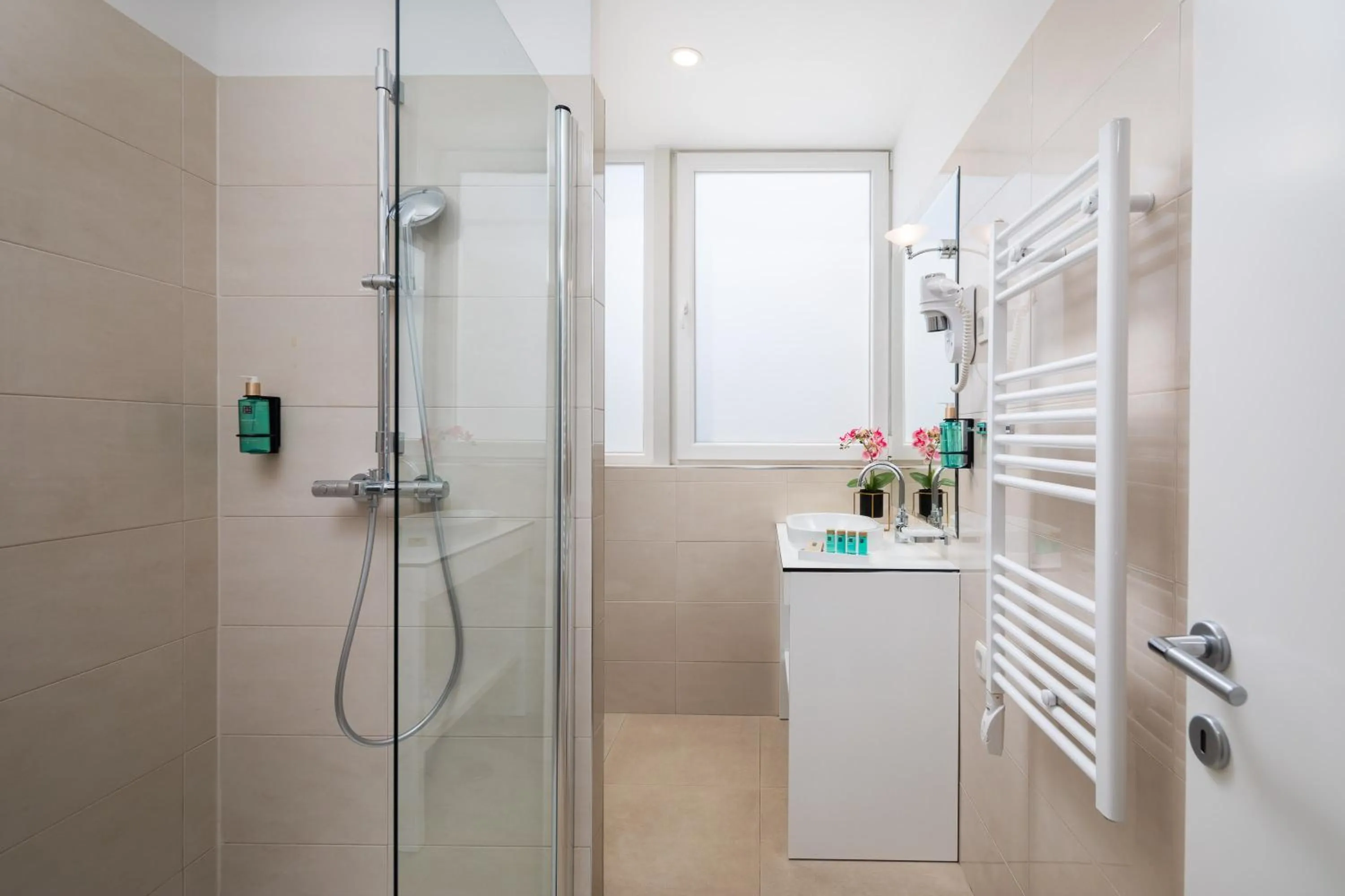 Bathroom in Hotel Corner