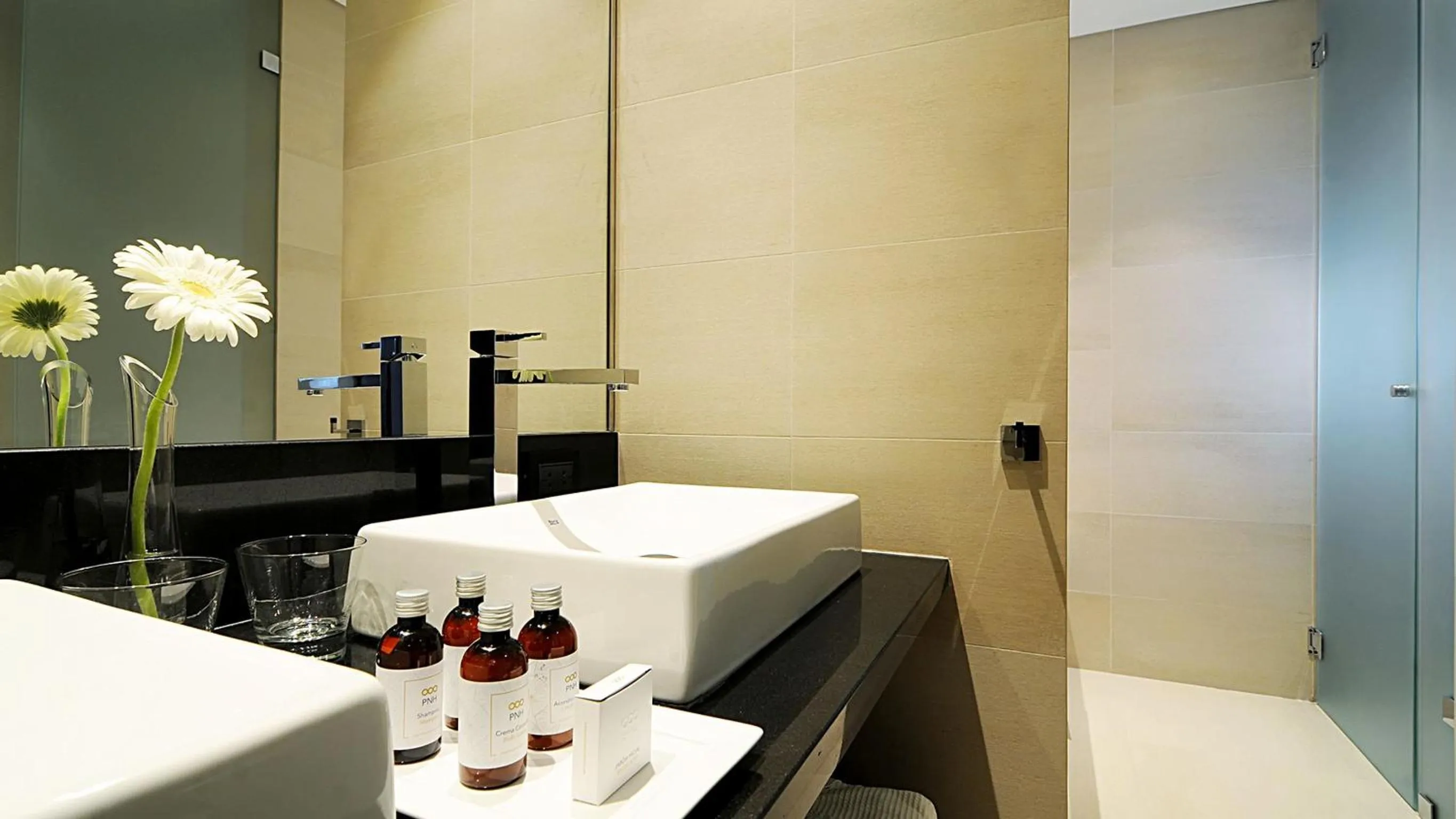 Bathroom in Puerto Norte Design Hotel