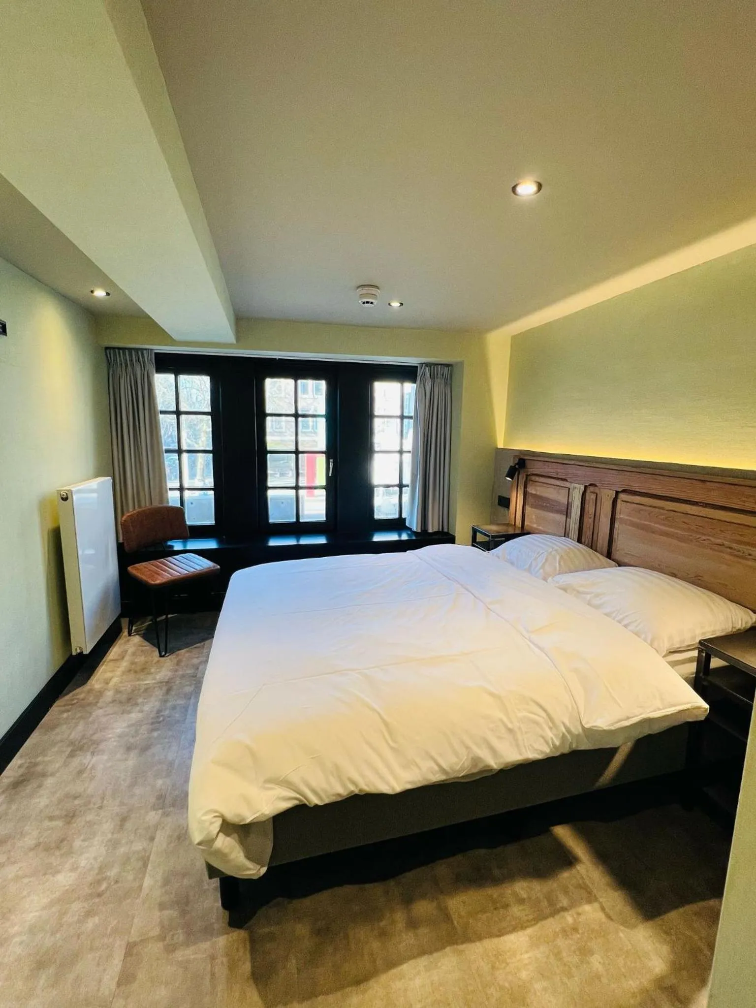 Bedroom, Bed in Amigo Hotel