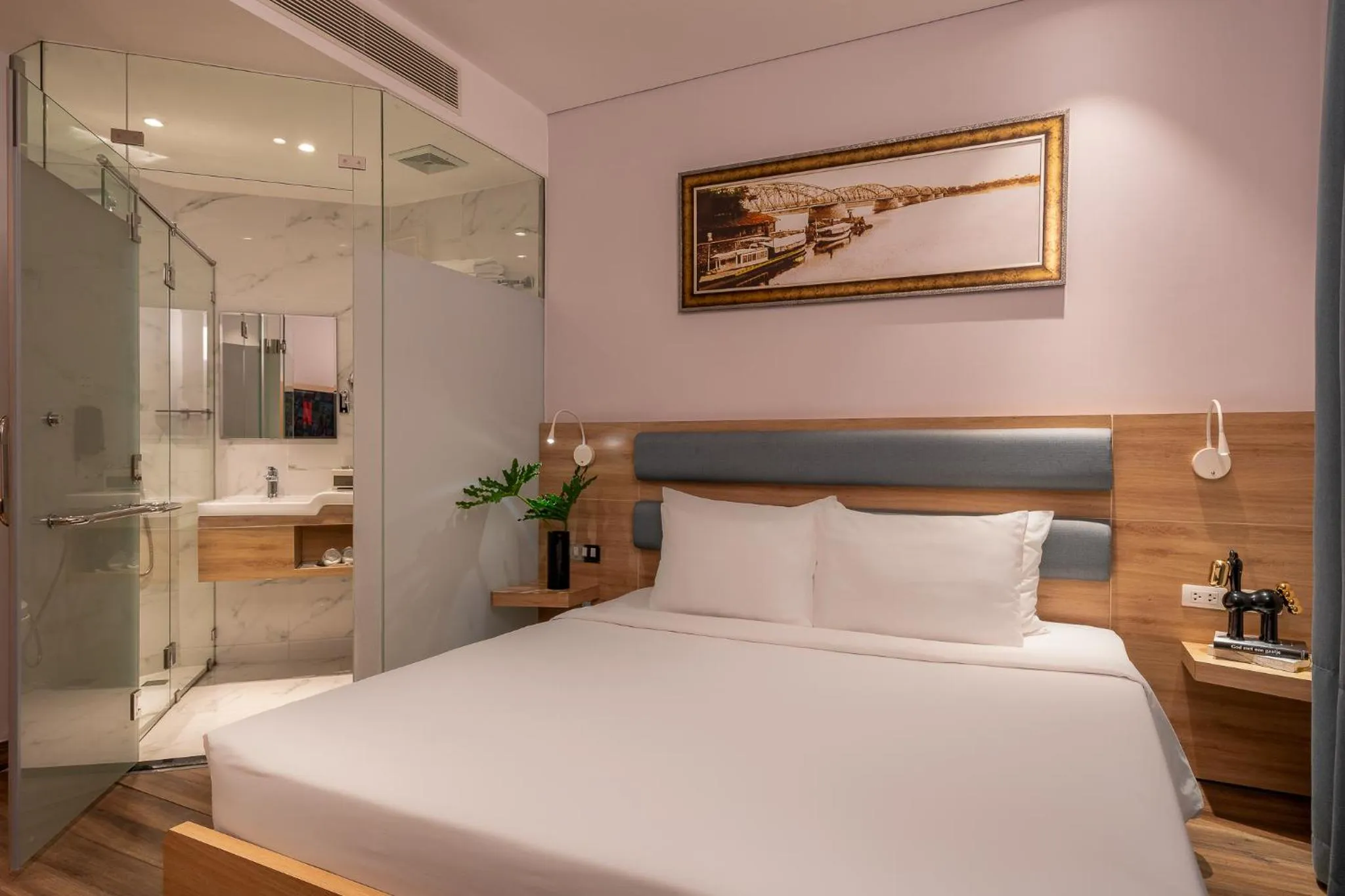 Shower, Bed in Adora Mira Riverside