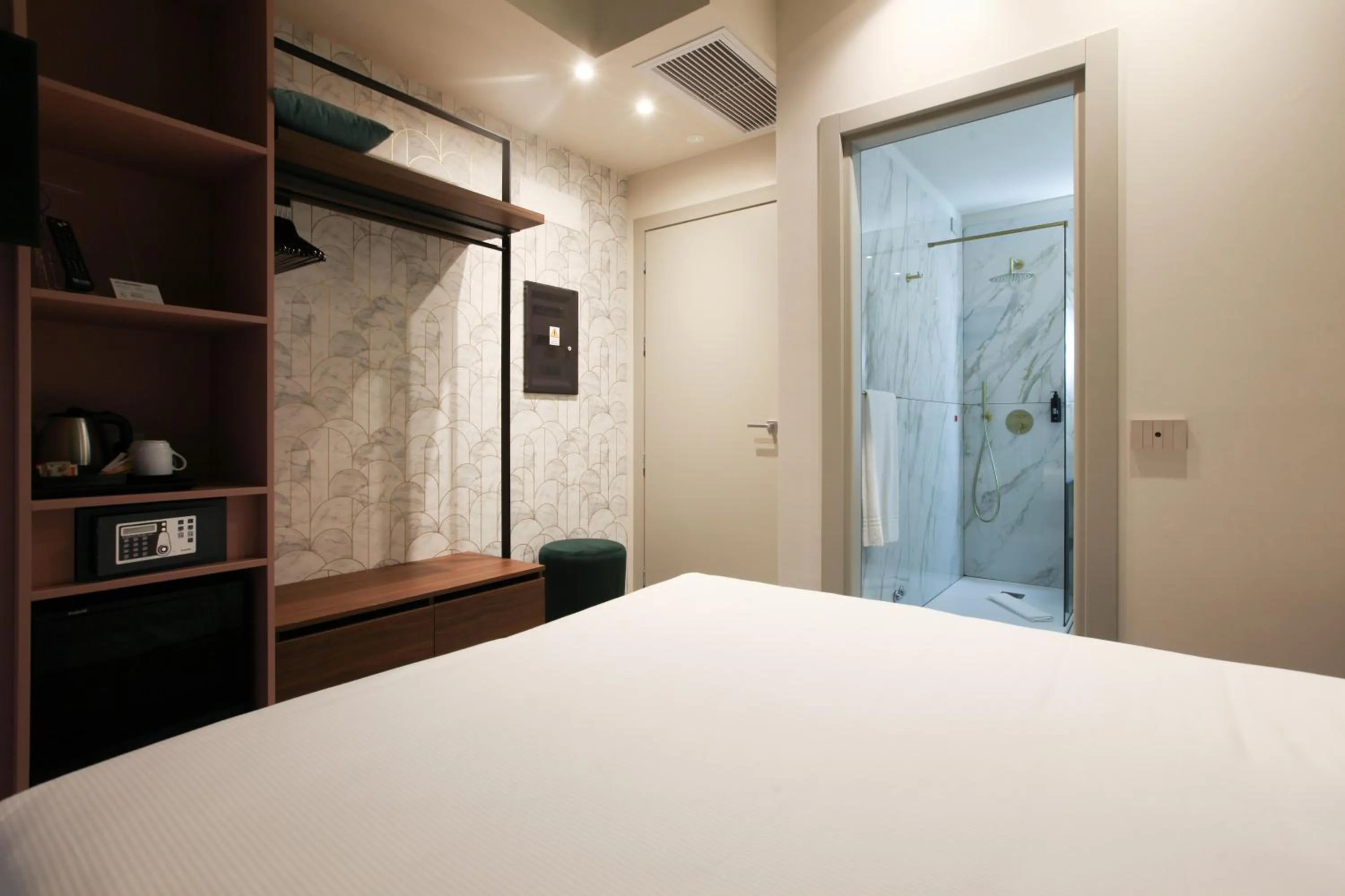 Photo of the whole room, Bed in The FLOOR