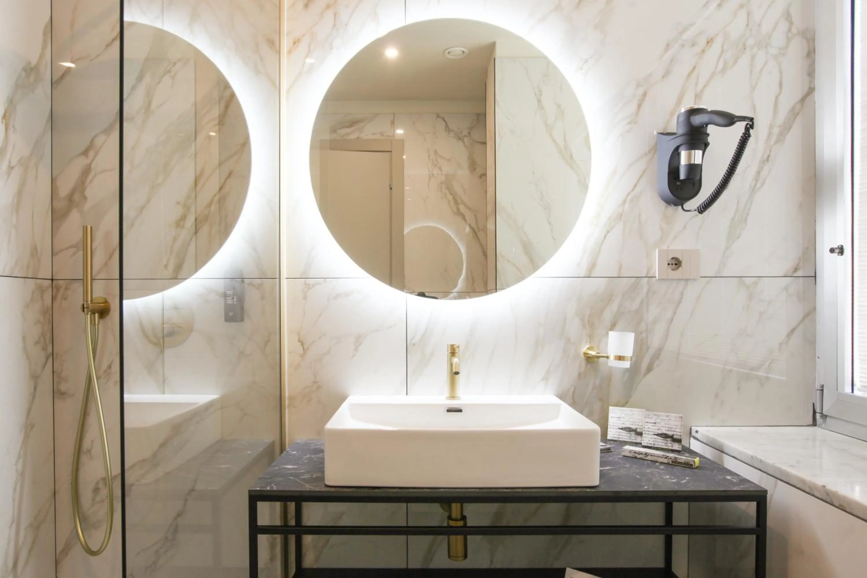 Bathroom in The FLOOR