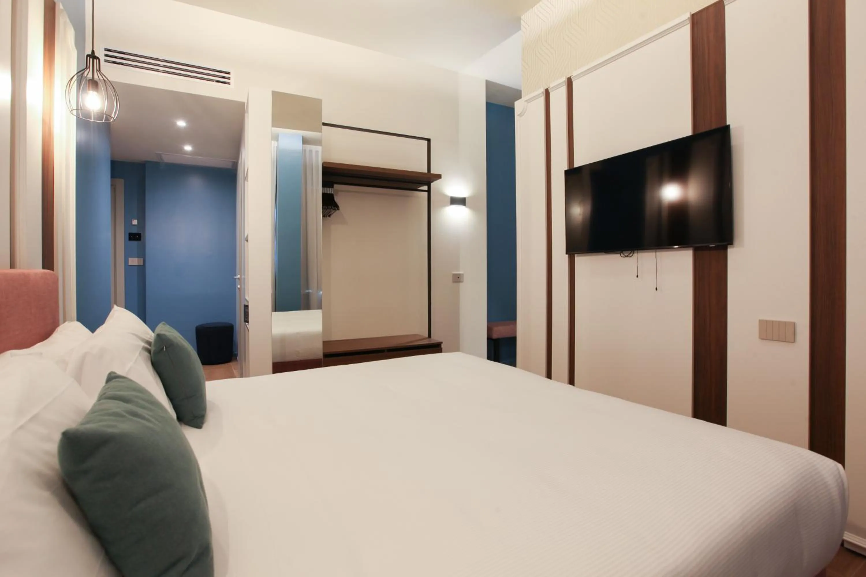 Photo of the whole room, Bed in The FLOOR