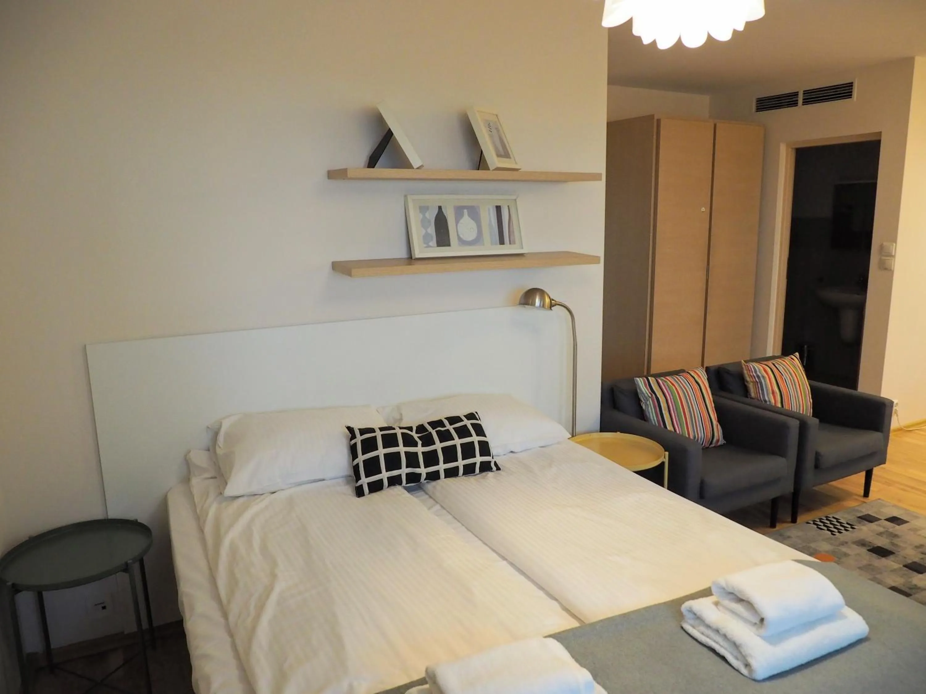 Photo of the whole room, Bed in Yourplace Central Apartments