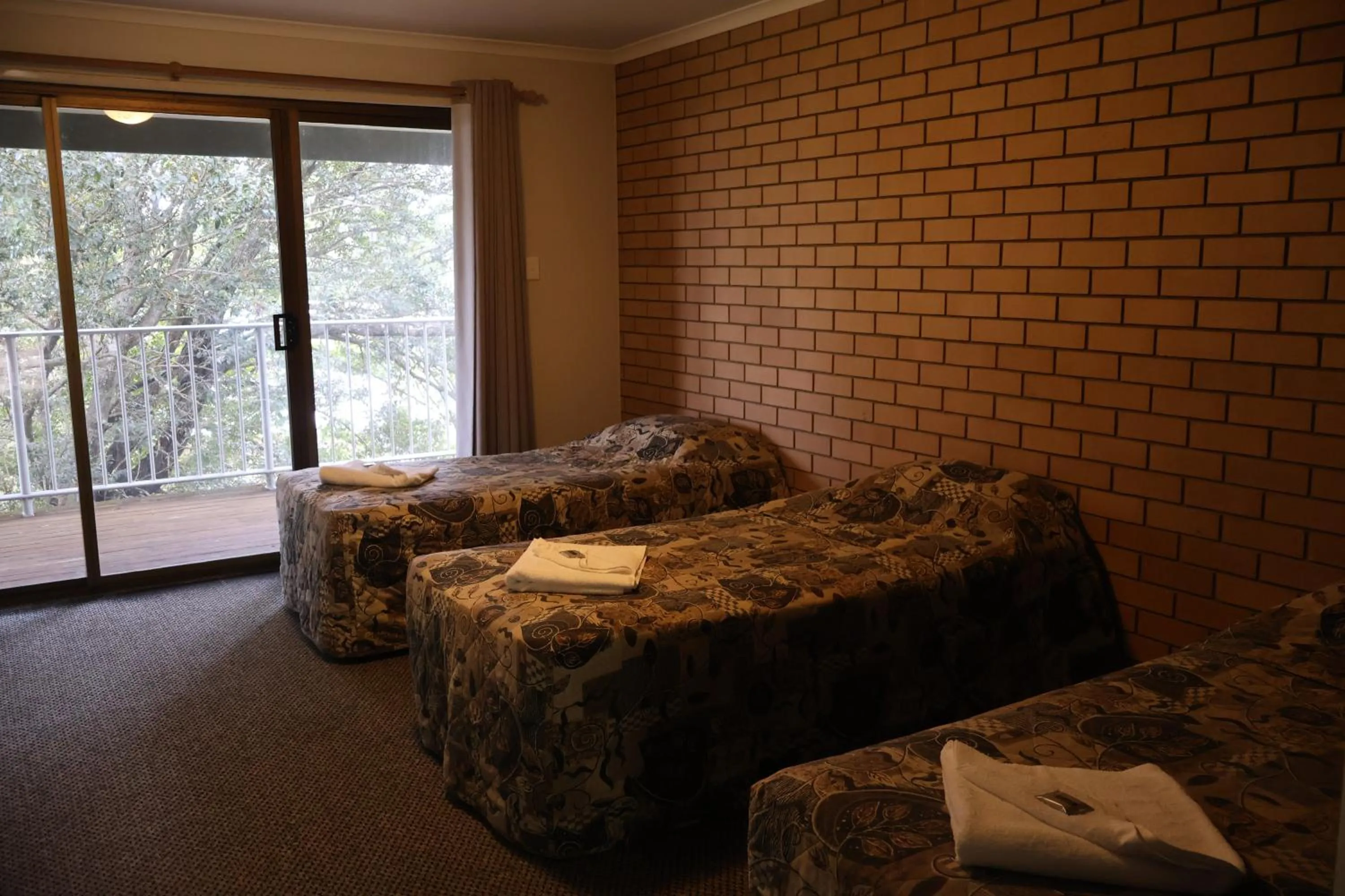 Bed in Victory Hotel Motel Gympie