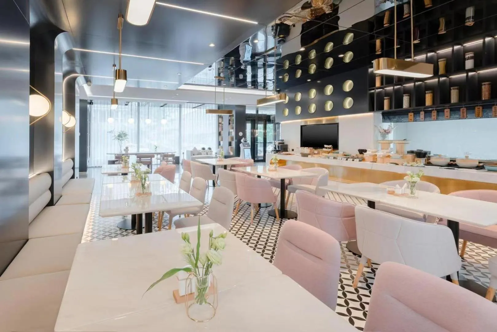 Restaurant/places to eat in Atour Light Hotel Dalian Xinghai Square Hang Lung Shopping Center