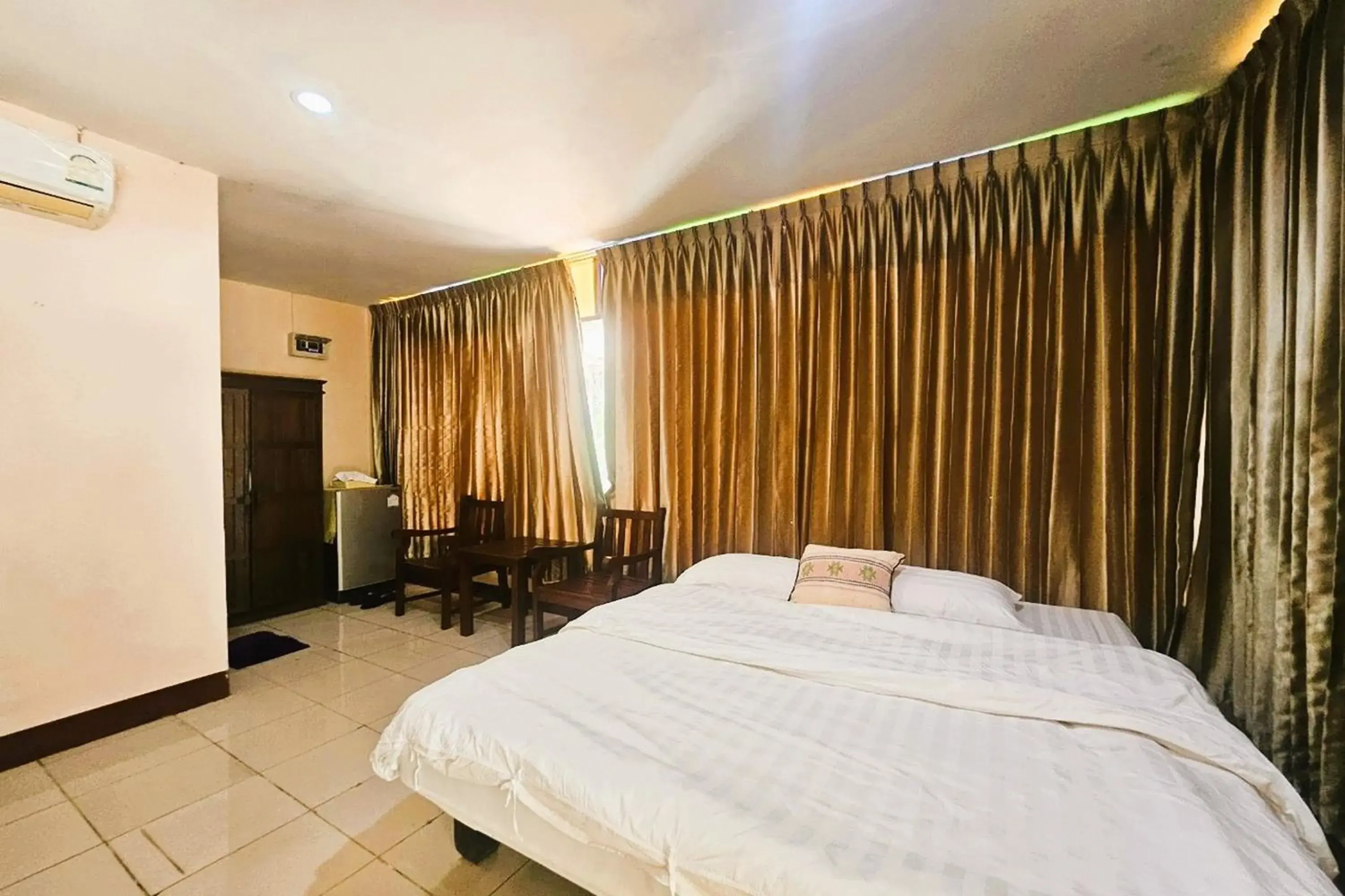 Superior Double Room in Thai Gallery Baantawai Superior Double Room in Thai Gallery Baantawai