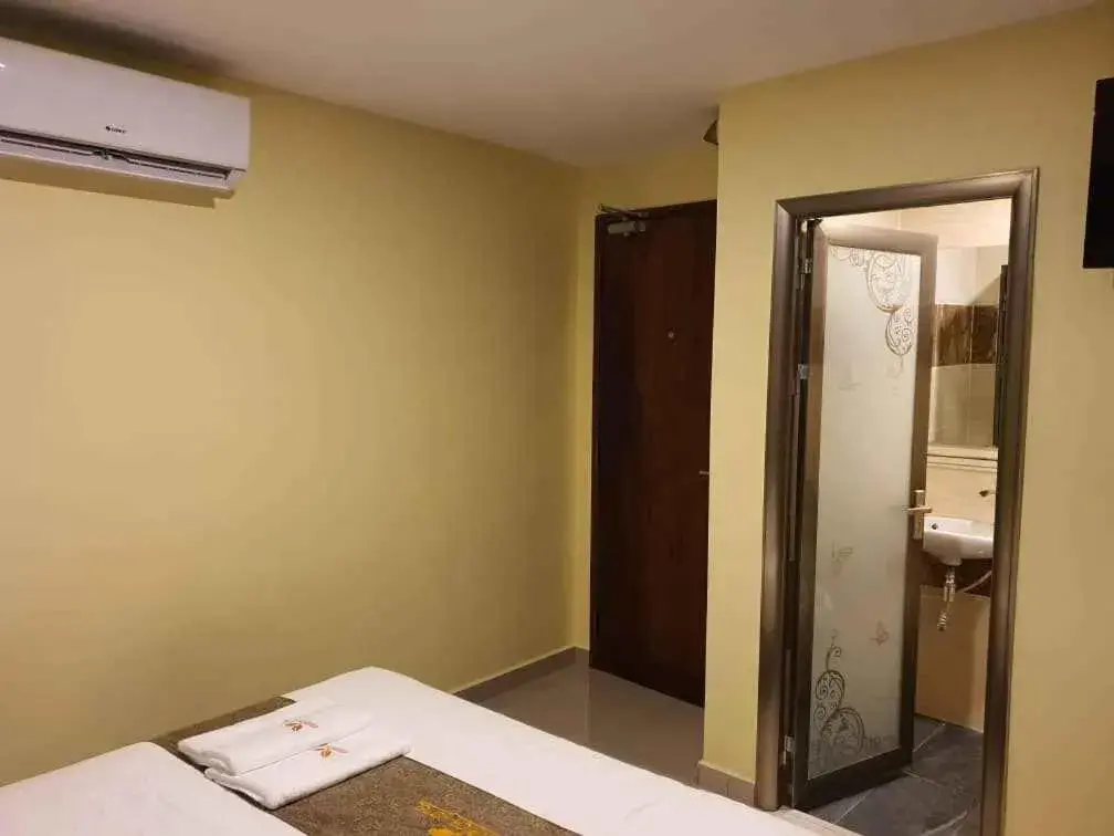 Superior King Room in Enrich Hotel Setia Alam by uBook Superior King Room in Enrich Hotel Setia Alam by uBook