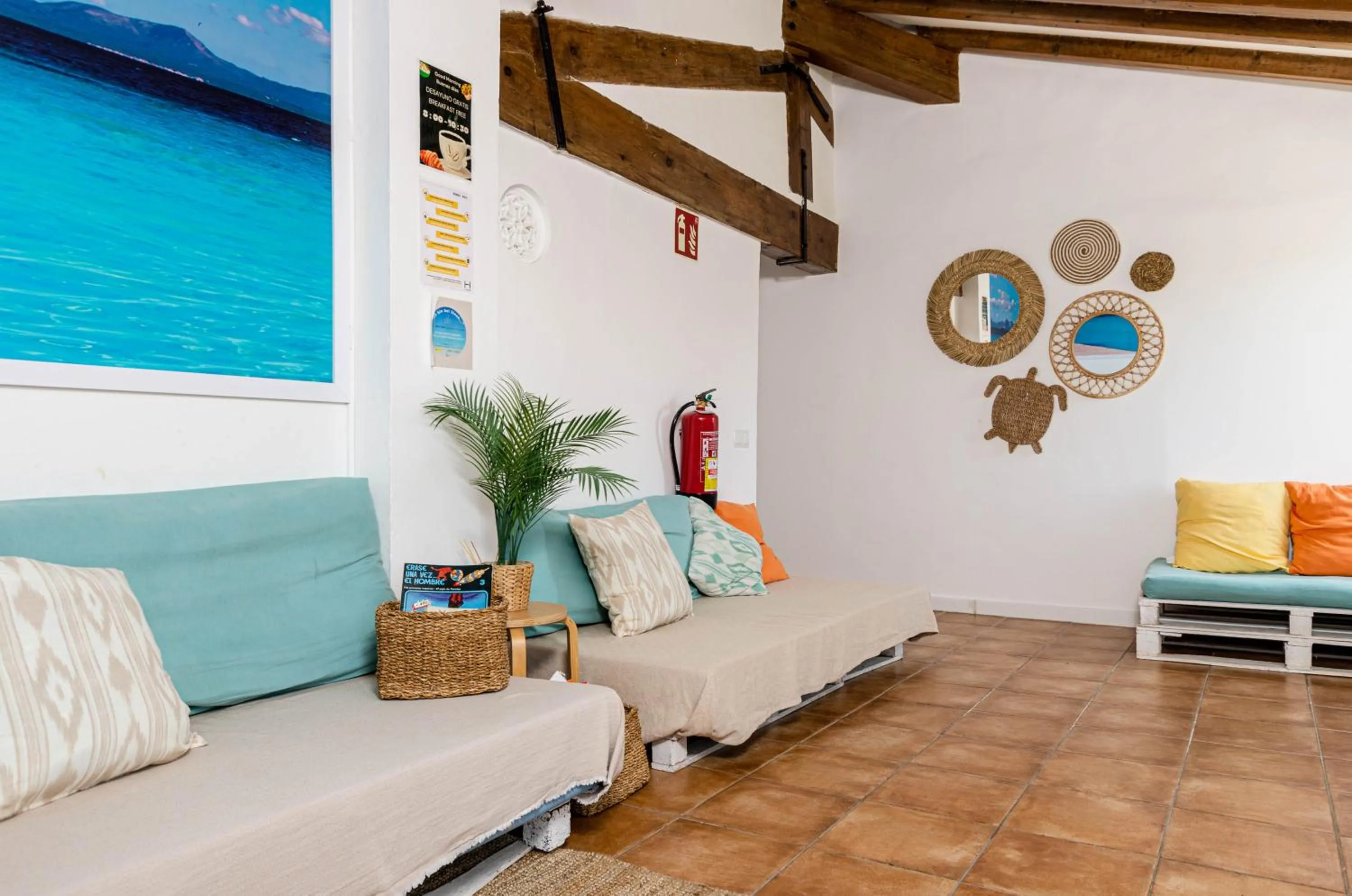 Communal lounge/ TV room in Urban Hostel Palma - Albergue Juvenil - Youth Hostel