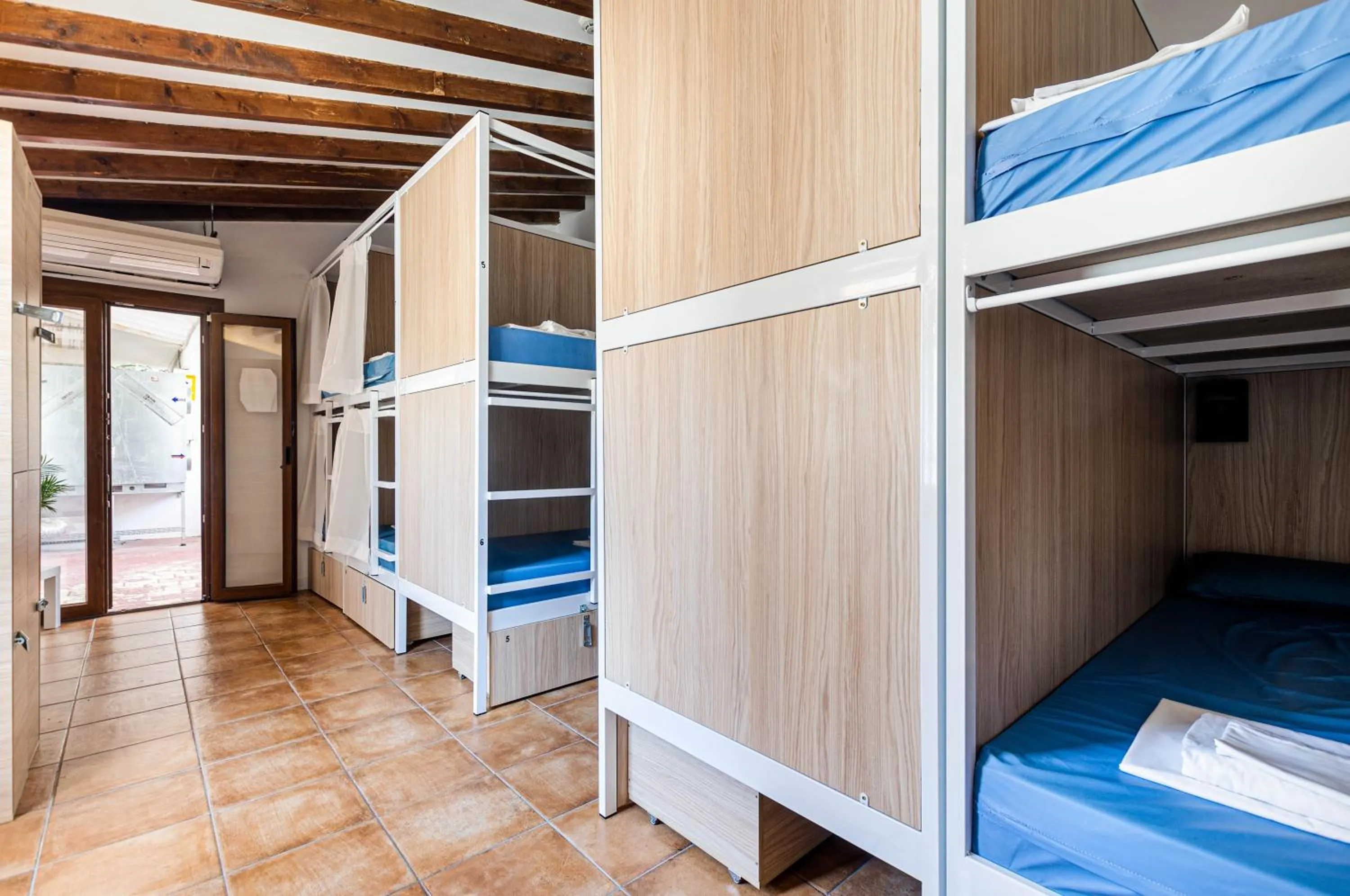bunk bed, Bed in Urban Hostel Palma - Albergue Juvenil - Youth Hostel