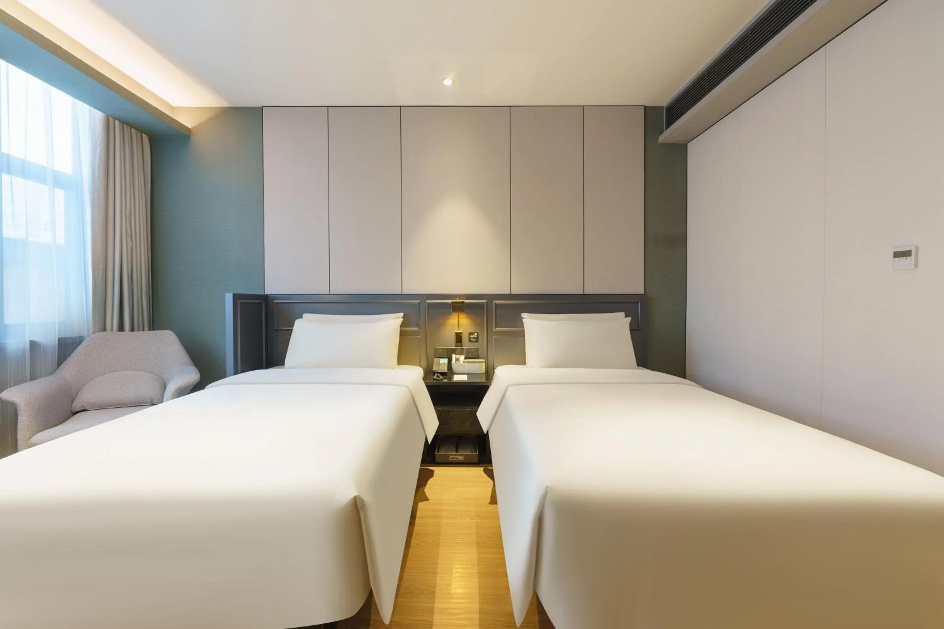 Bed in Atour X Hotel Dalian Development Zone Ansheng Plaza