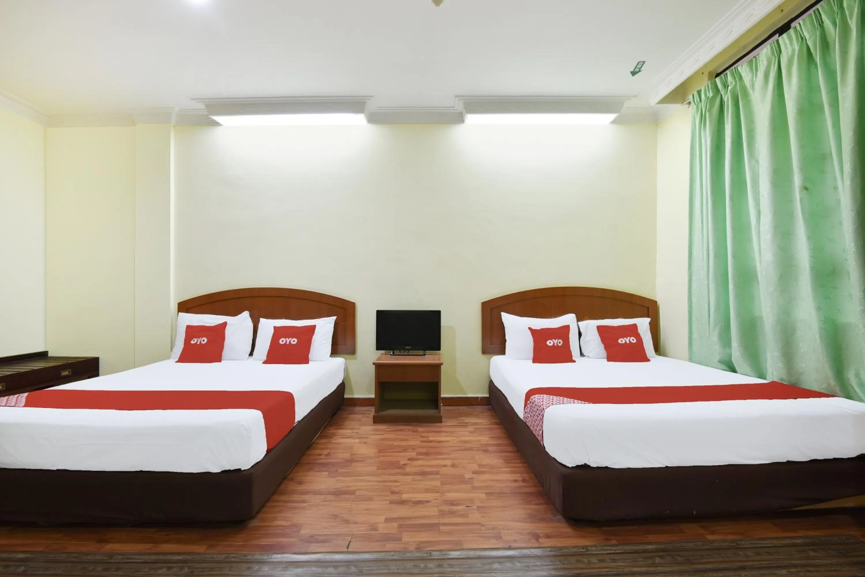 Bedroom, Bed in Hotel O Kota Bharu Near War Museum Formerly Azam Hotel