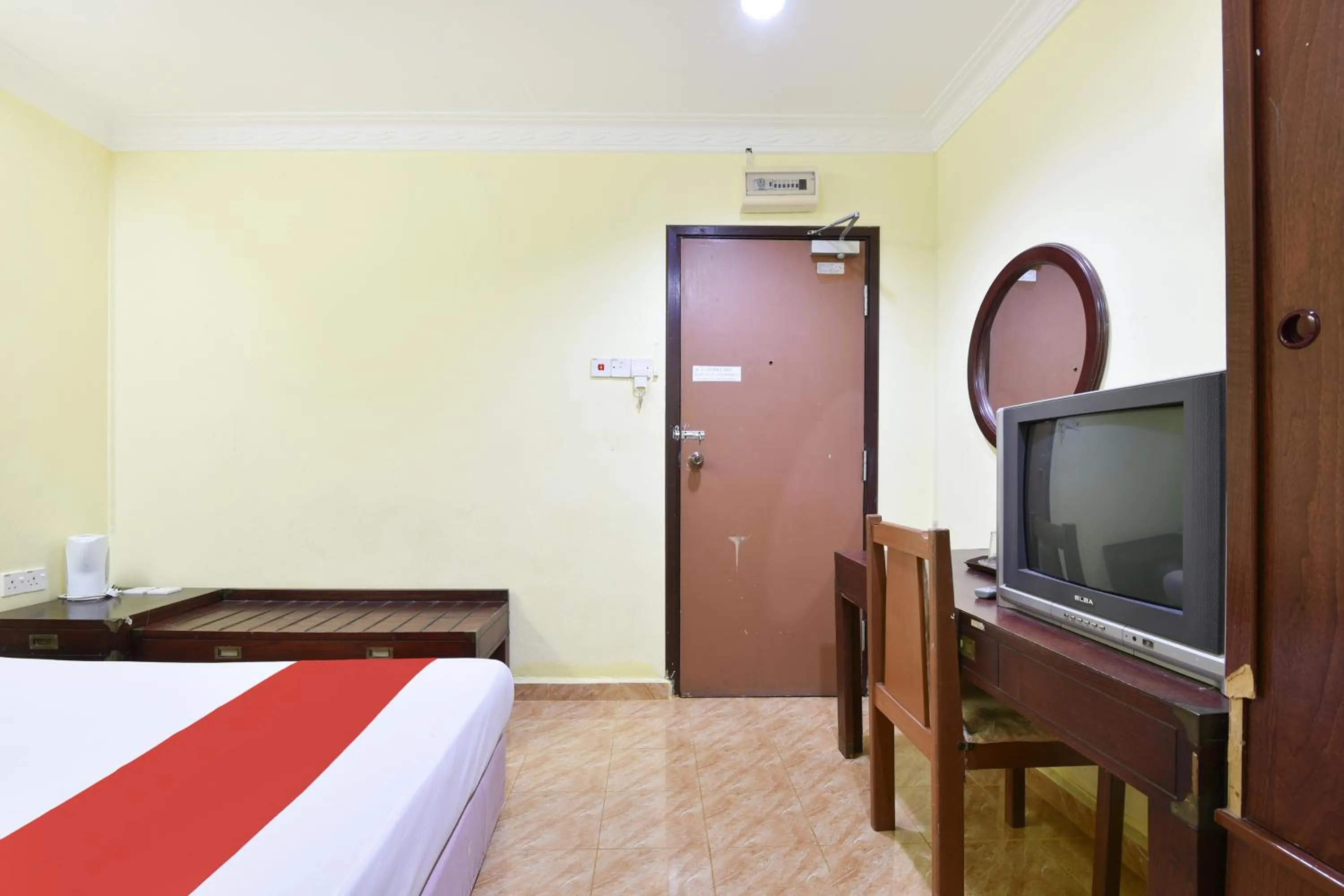 Bedroom, Bed in Hotel O Kota Bharu Near War Museum Formerly Azam Hotel