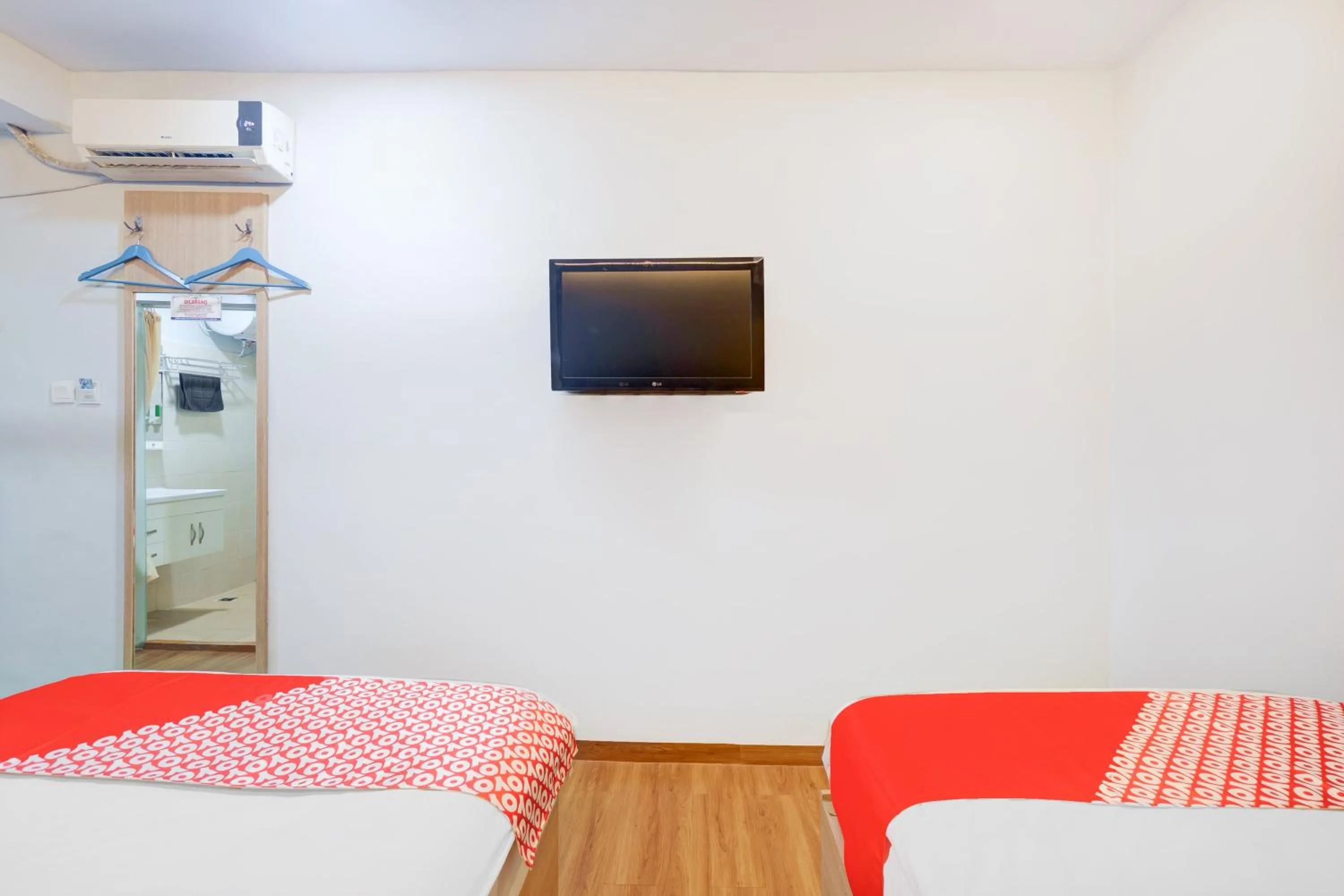 Bedroom, Bed in Hotel O Tanjung Duren Near Mall Citraland Formerly Suba Hotel